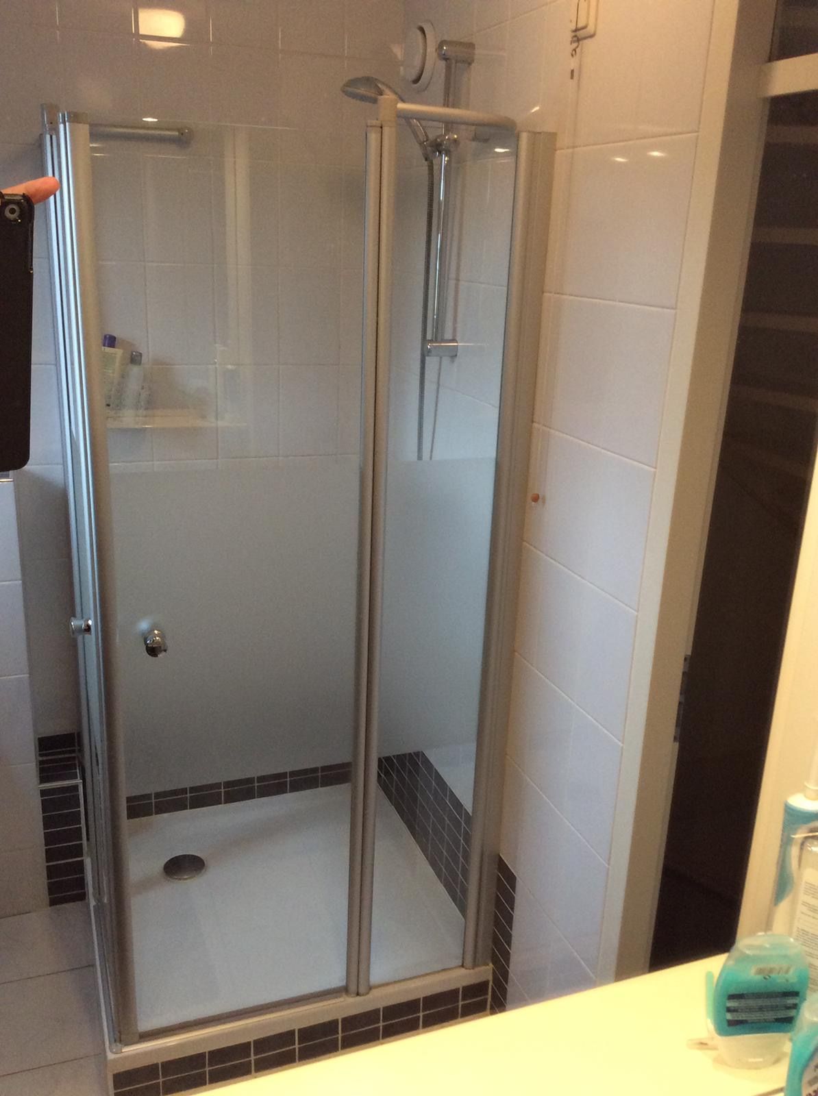 Sanitair plaatsen of vervangen Douchecabine (zonder bak) plaatsen