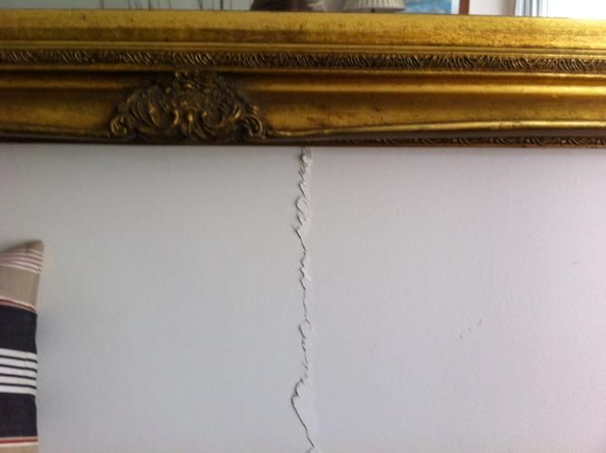 Repareren scheur in muur Werkspot