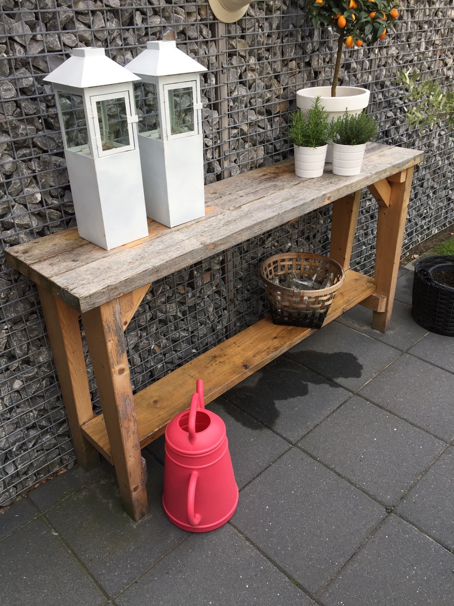 Houten tuinmeubelen schuren en lakken Werkspot