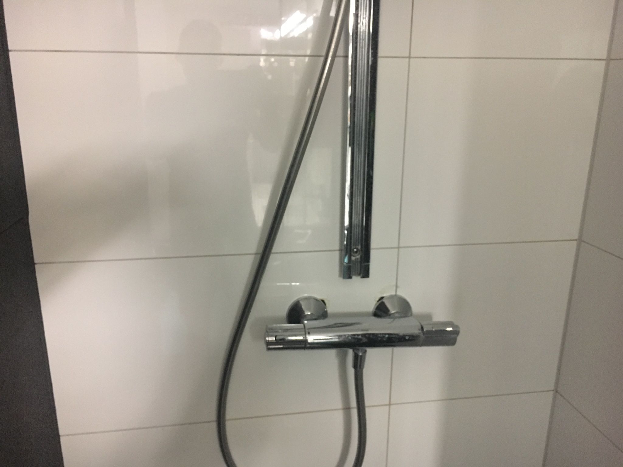 Grohe Regendouche monteren + muurplaat van 12 naar 15cm Werkspot