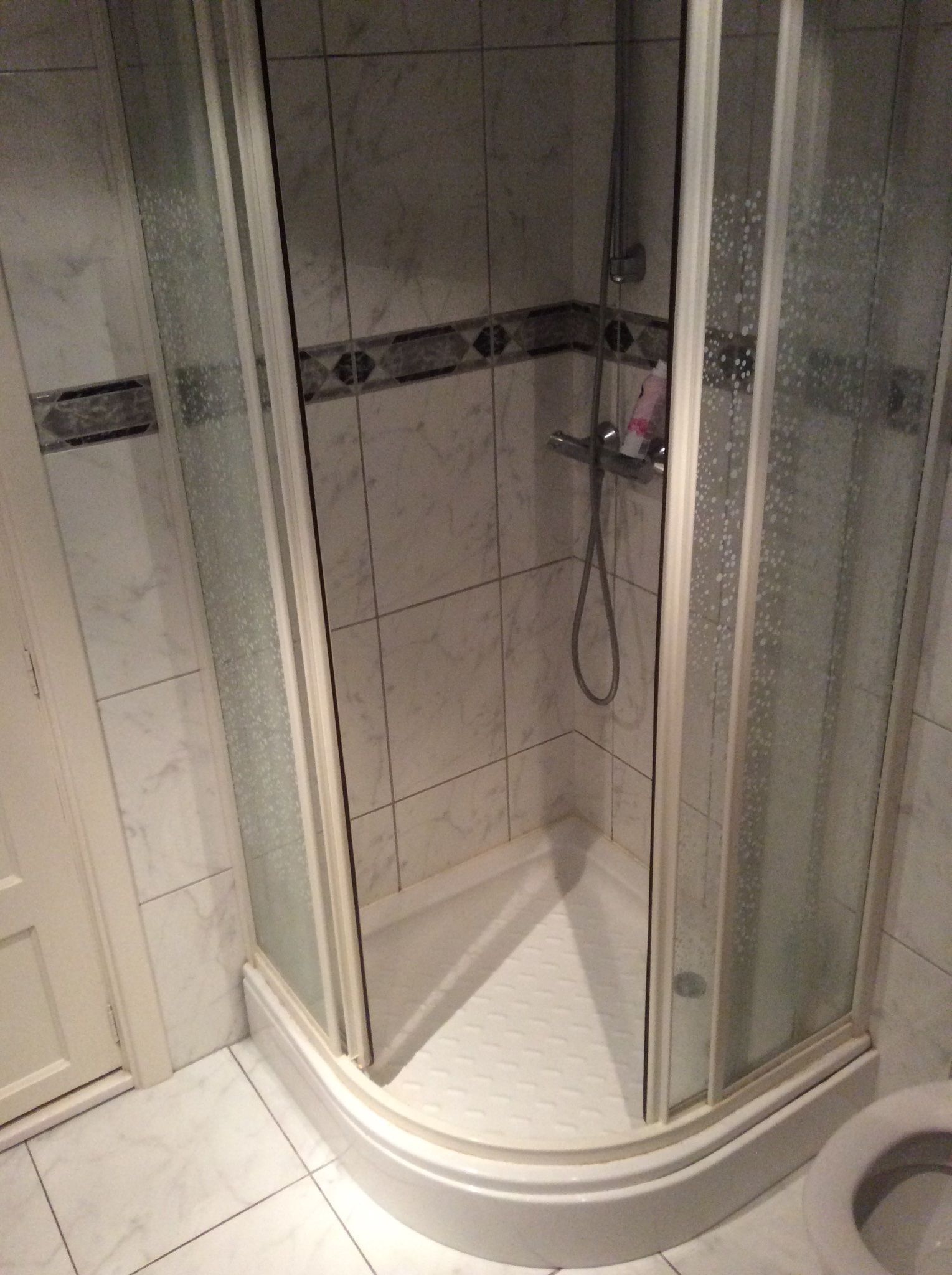 Douchecabine plaatsen Werkspot