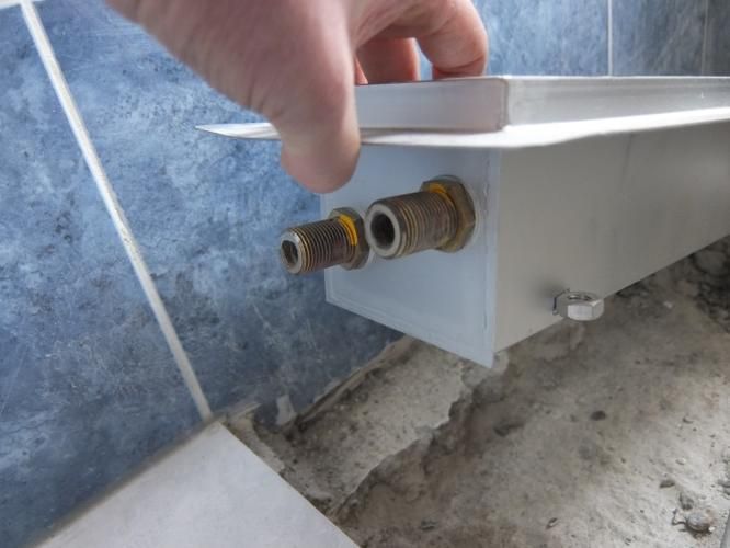 Douche wtw goot aansluiten, vloer storten en tegelen, douchewand pl