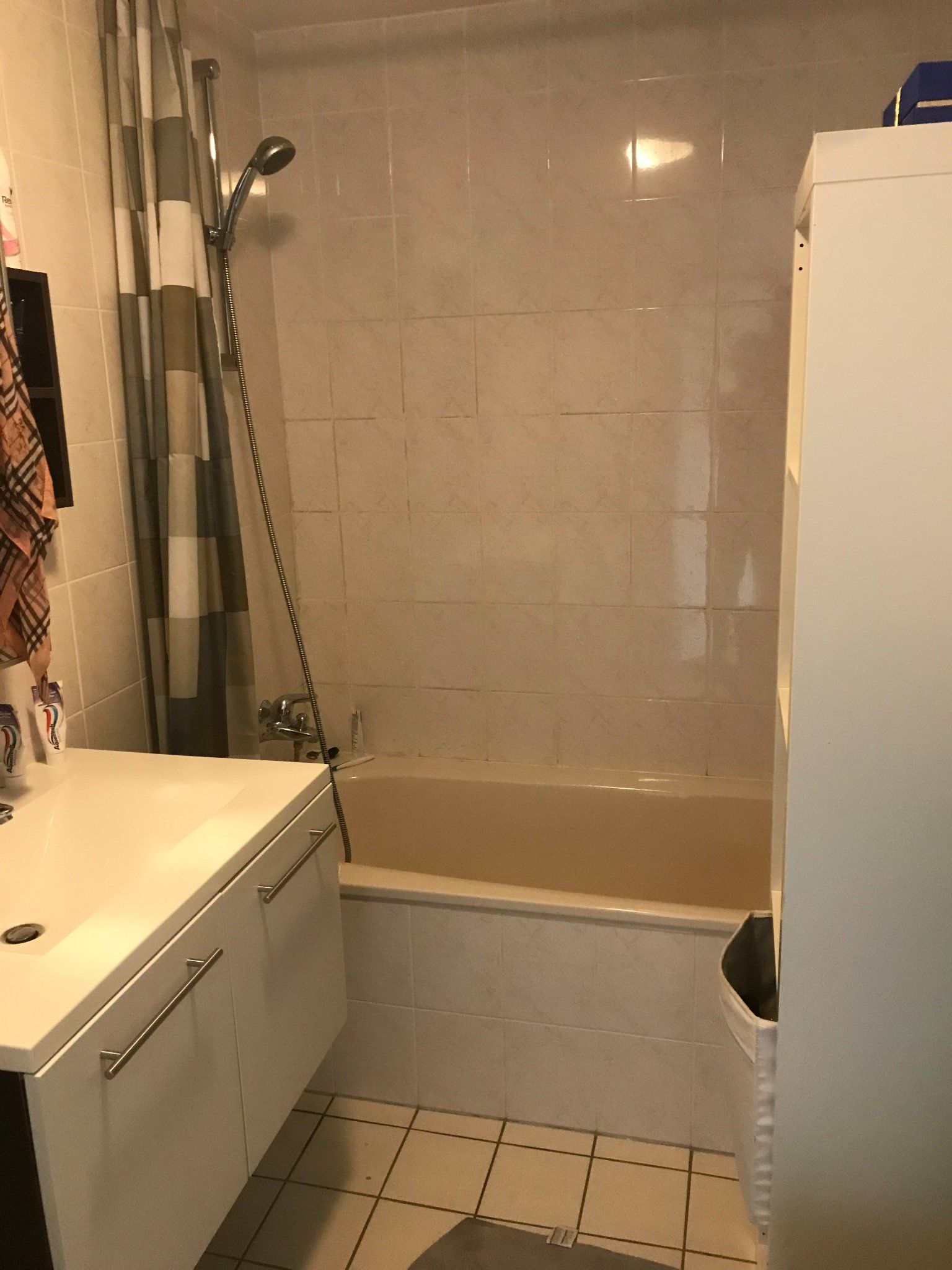 Doucheset en badwand installeren Werkspot