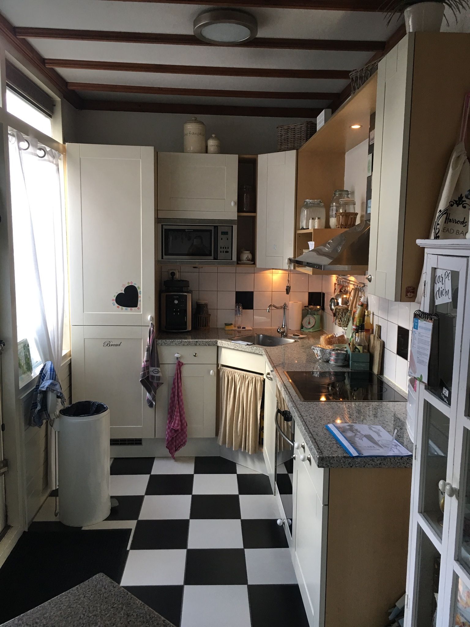 Oude keuken eruit en plafond vernieuwen, muren netjes maken Werkspot