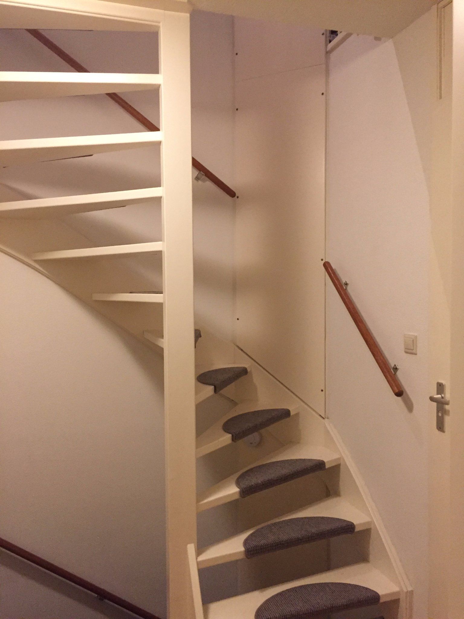 Open trap naar zolder dichtmaken + plaatsen (vouw)deur Werkspot