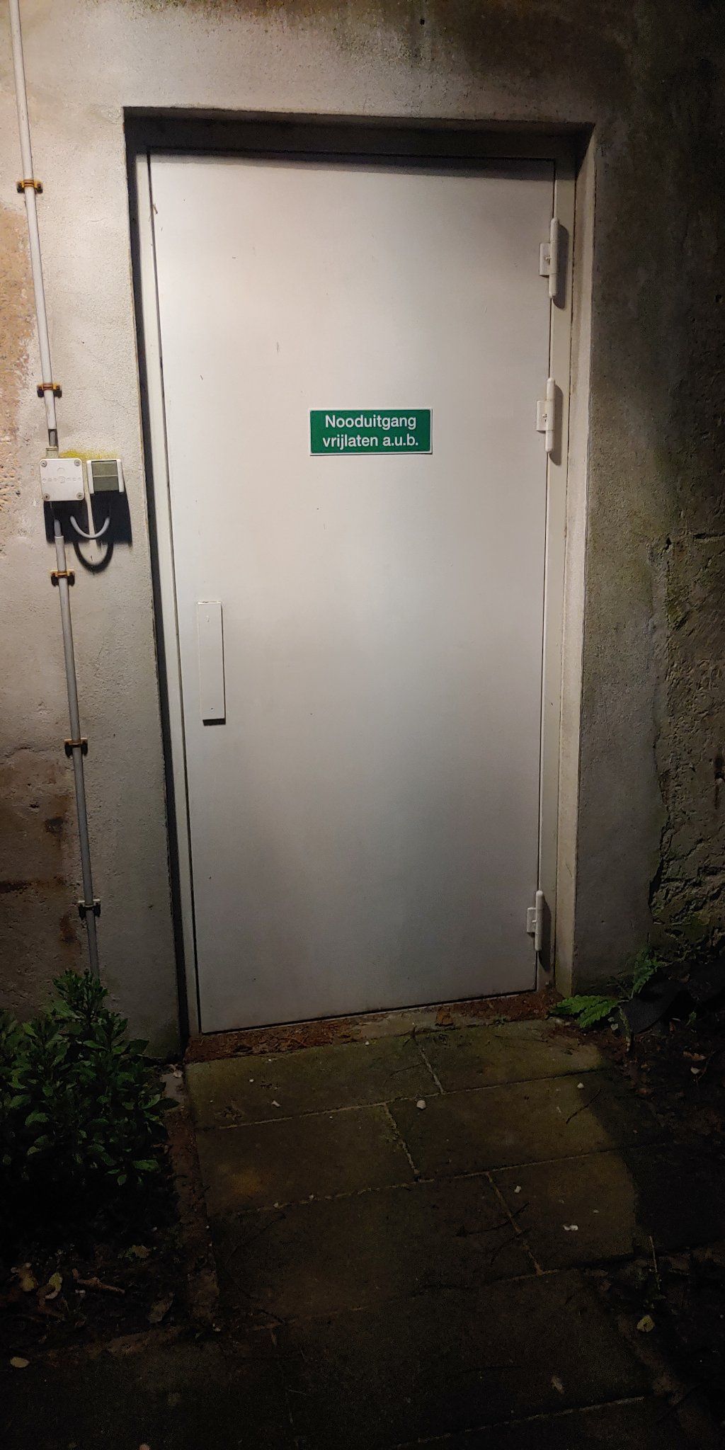 Sloten: 1 slot; Nooddeuren vervangen - Werkspot