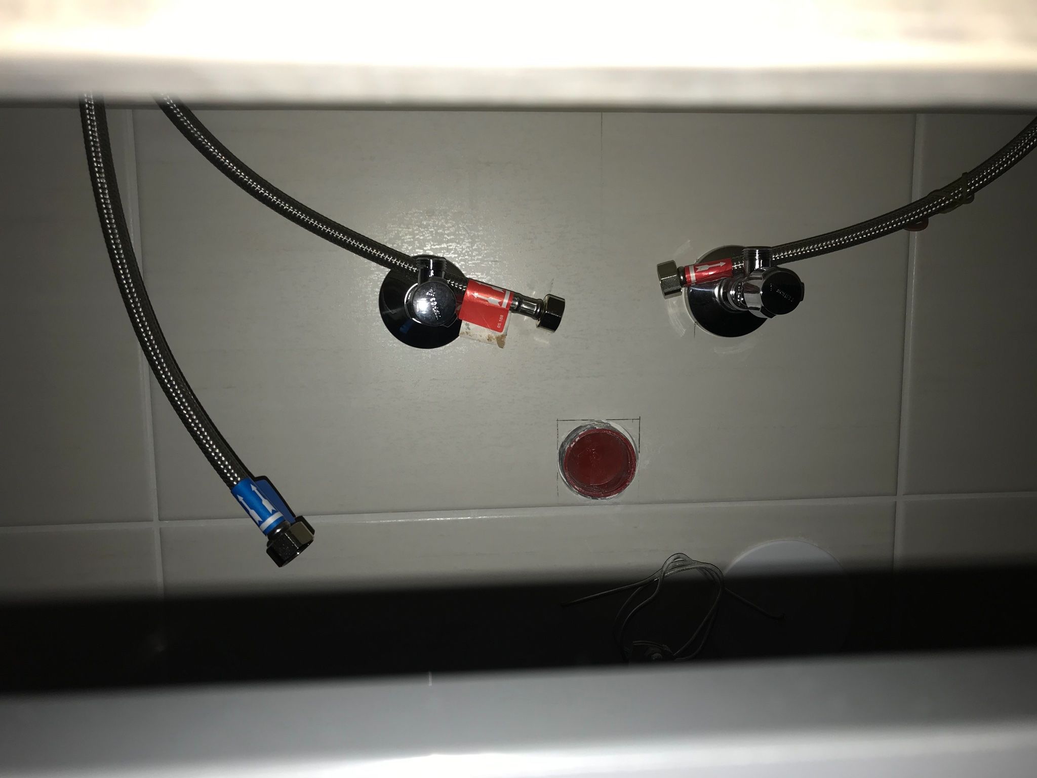 Kranen badkamermeubel aansluiten Werkspot