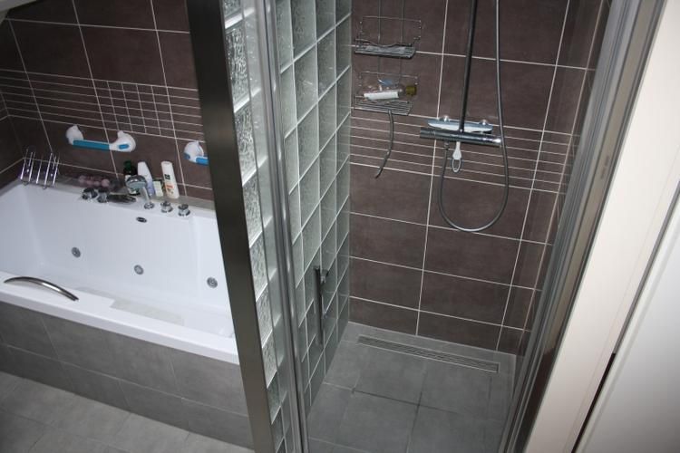 magneet Kano Assortiment Glazen bouwstenen in badkamer plaatsen - Werkspot