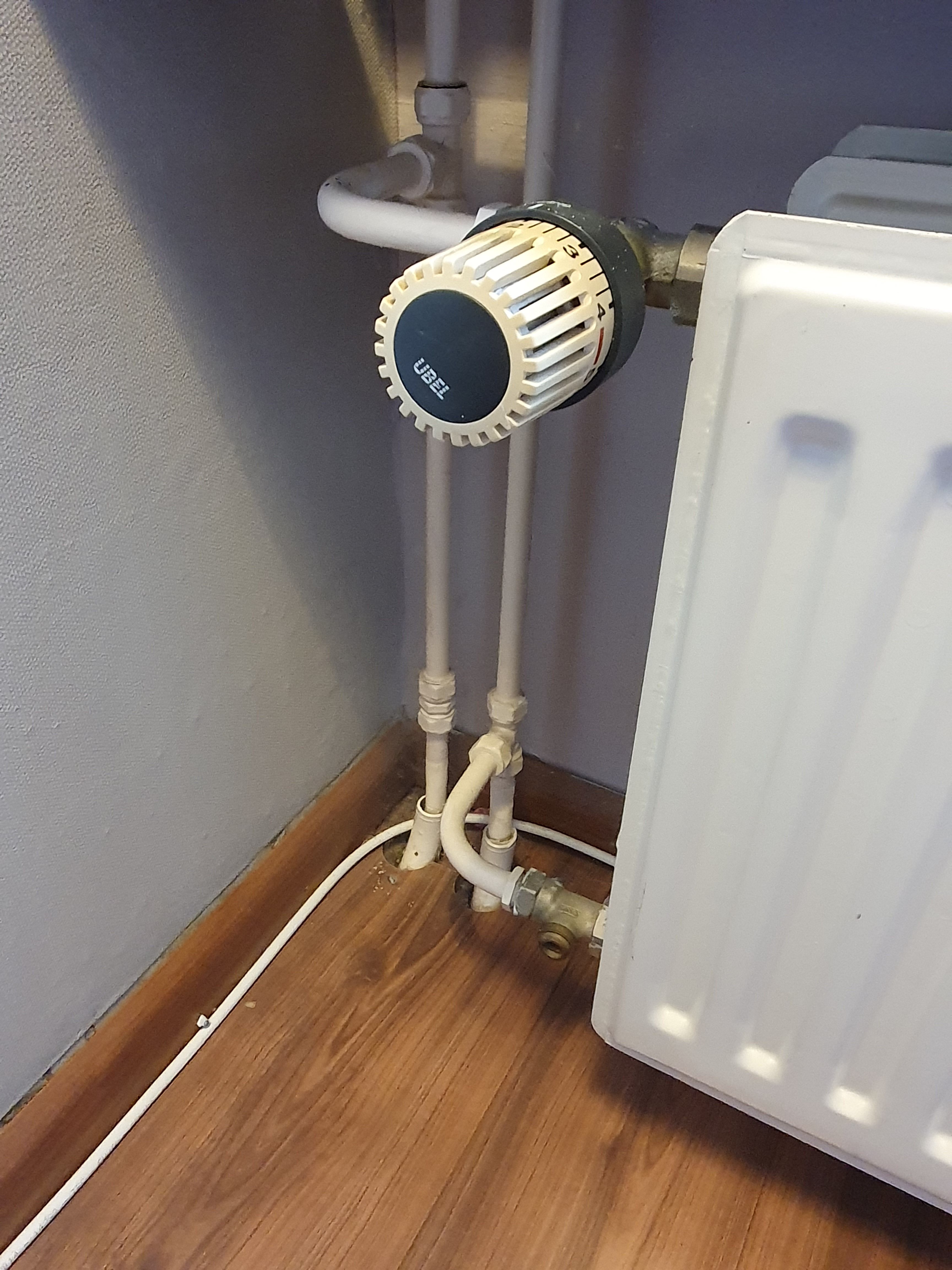 Radiatioren plaatsen of vervangen 2 radiatoren; Radiatoren afkoppelen Werkspot