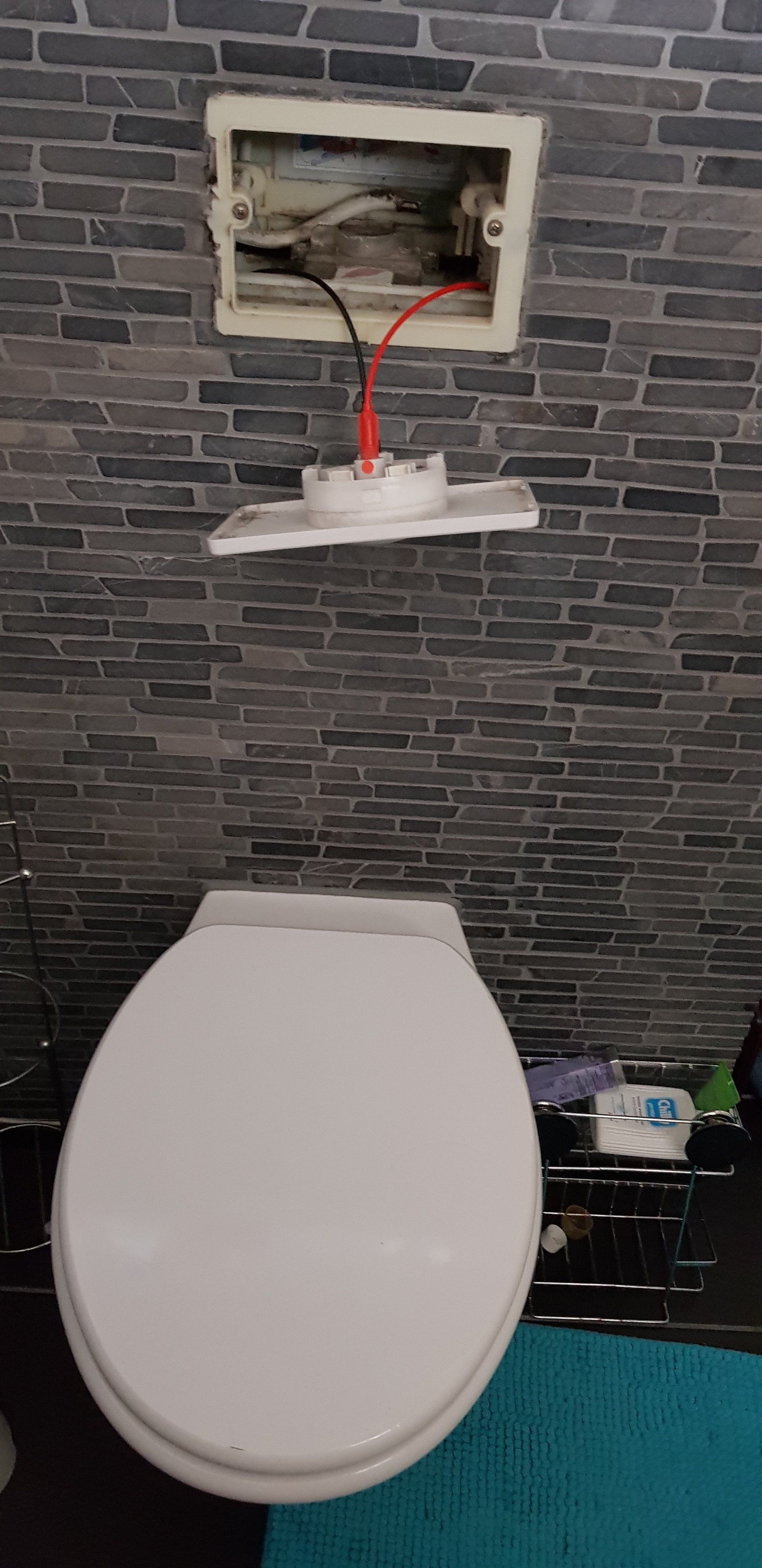 Toilet repareren Na doortrekken vult reservoir niet op, water blij... Werkspot