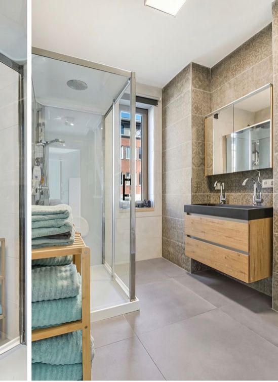 Badkamer Vervangen douchecabine en maken inloopdouche (op zelfde p