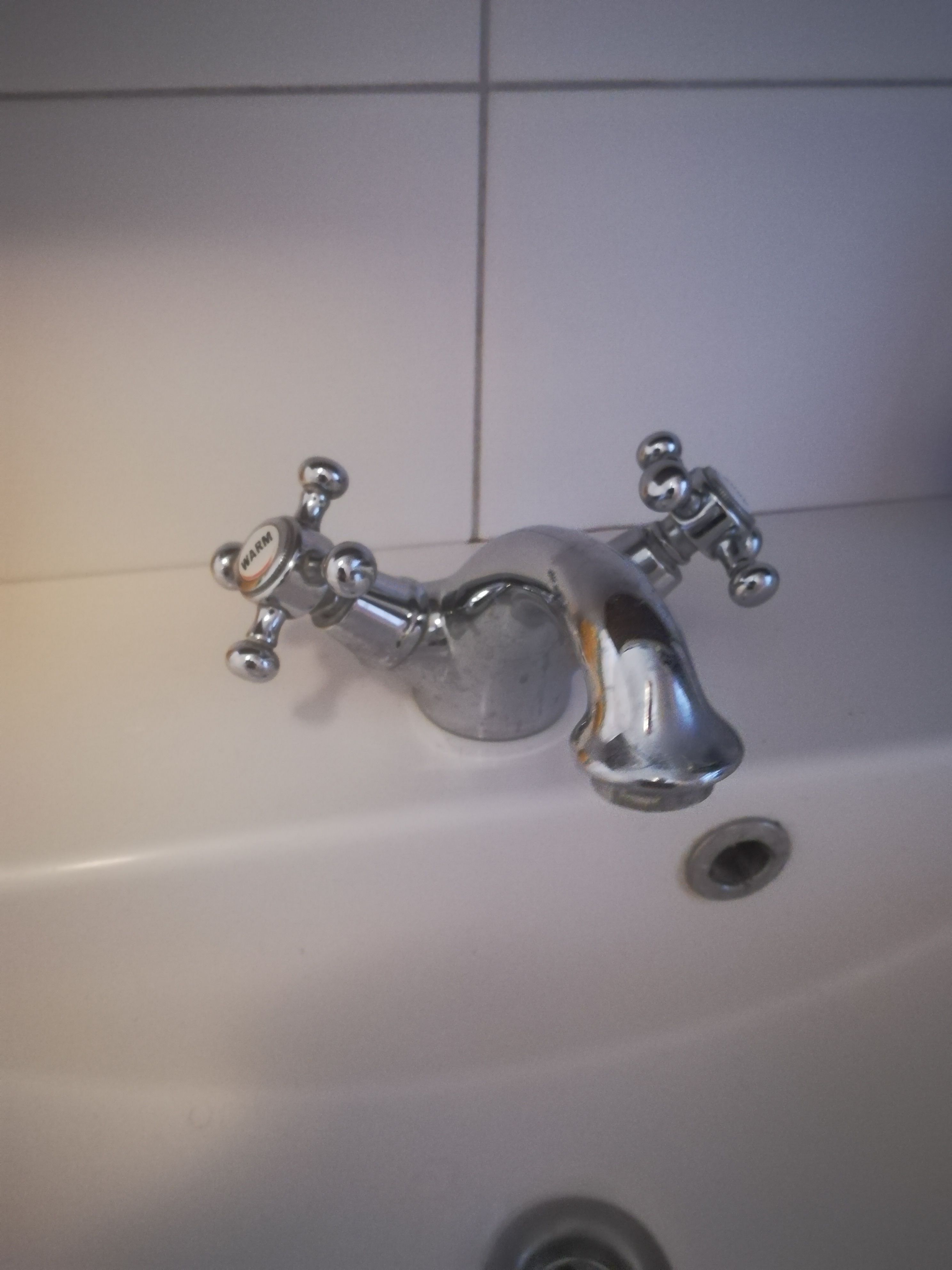 Kraan 2 kranen; Badkamer; Kranen installeren Werkspot