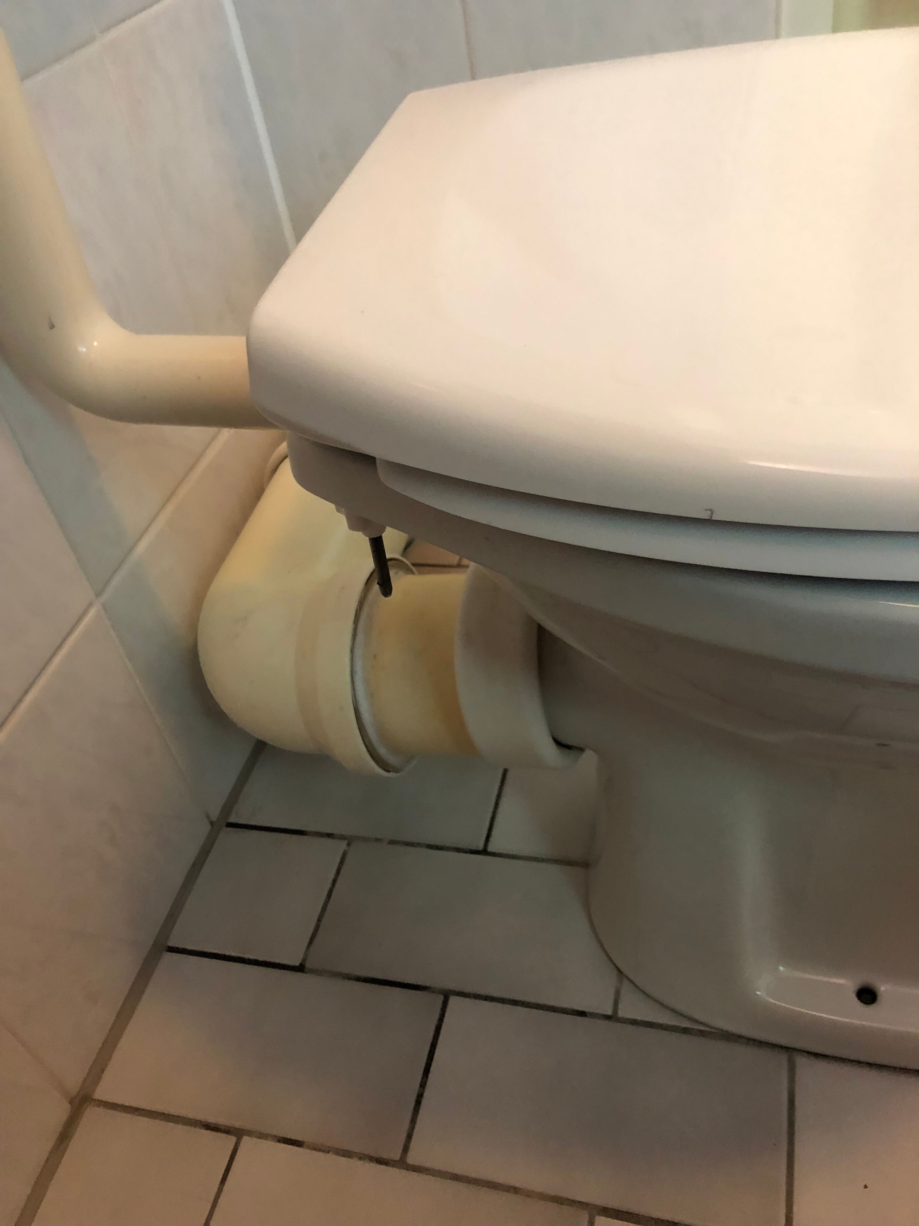 Toilet repareren Staand toiletpot vervangen Werkspot