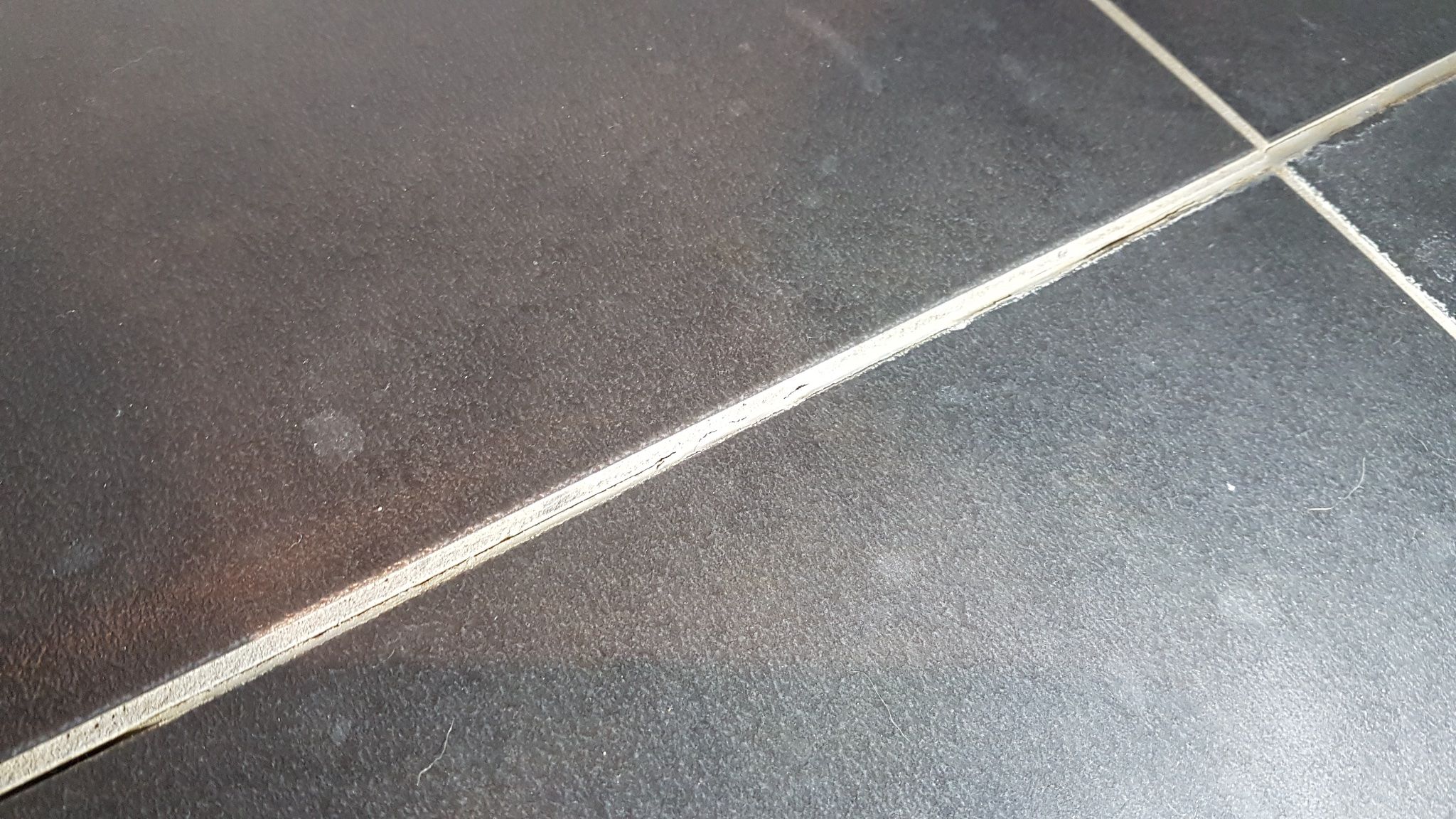 Tegels opnieuw voegen en kitten Werkspot