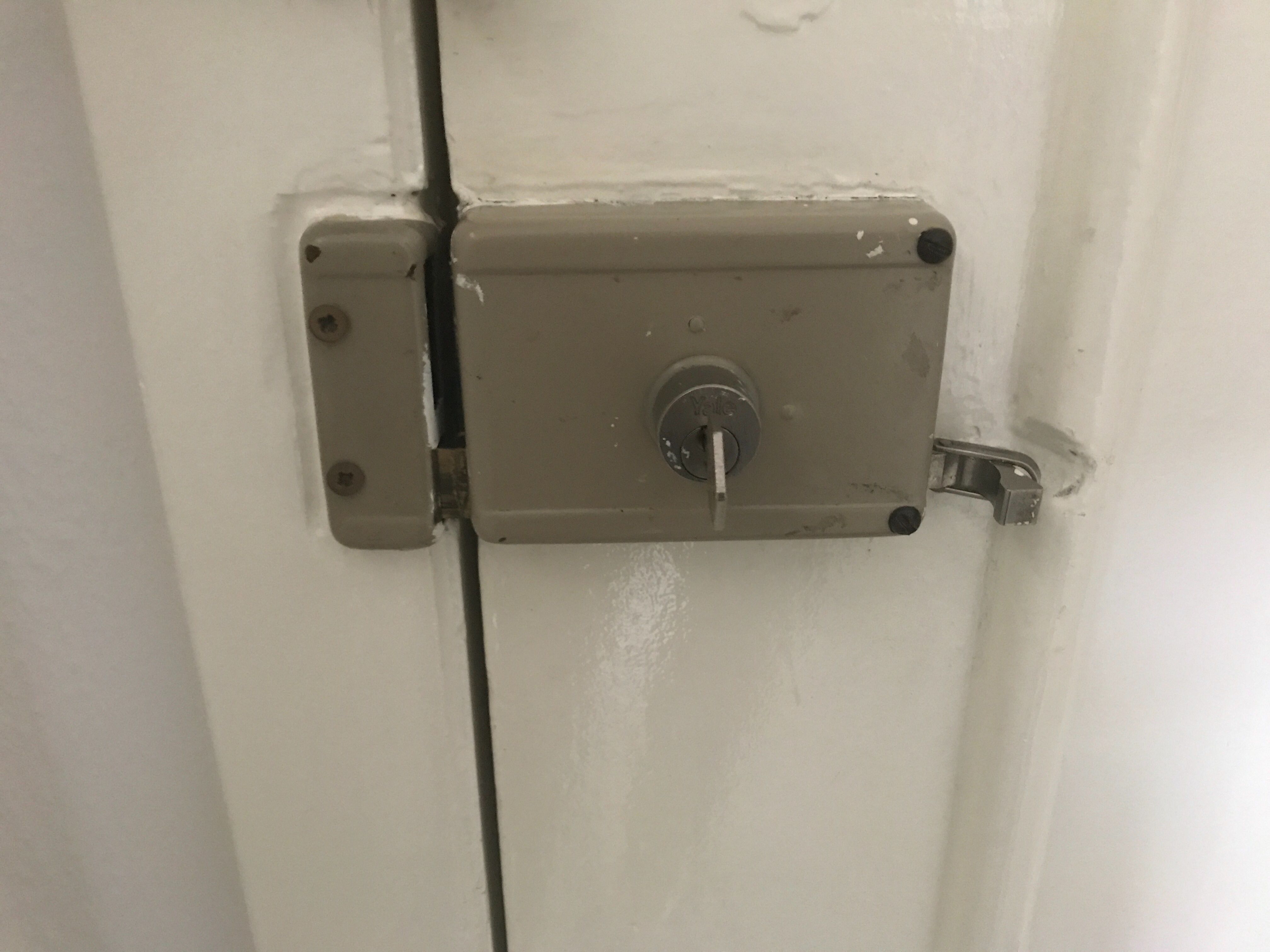 Slim slot voordeur en 2 sloten vervangen kast Werkspot