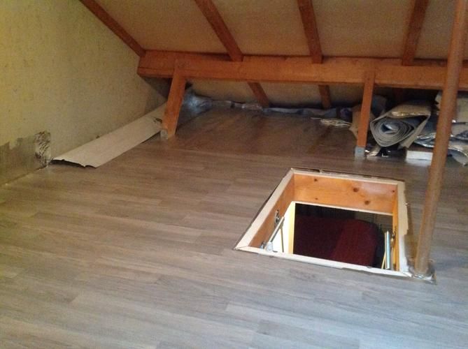 Vaste trap naar zolder plaatsen. Werkspot