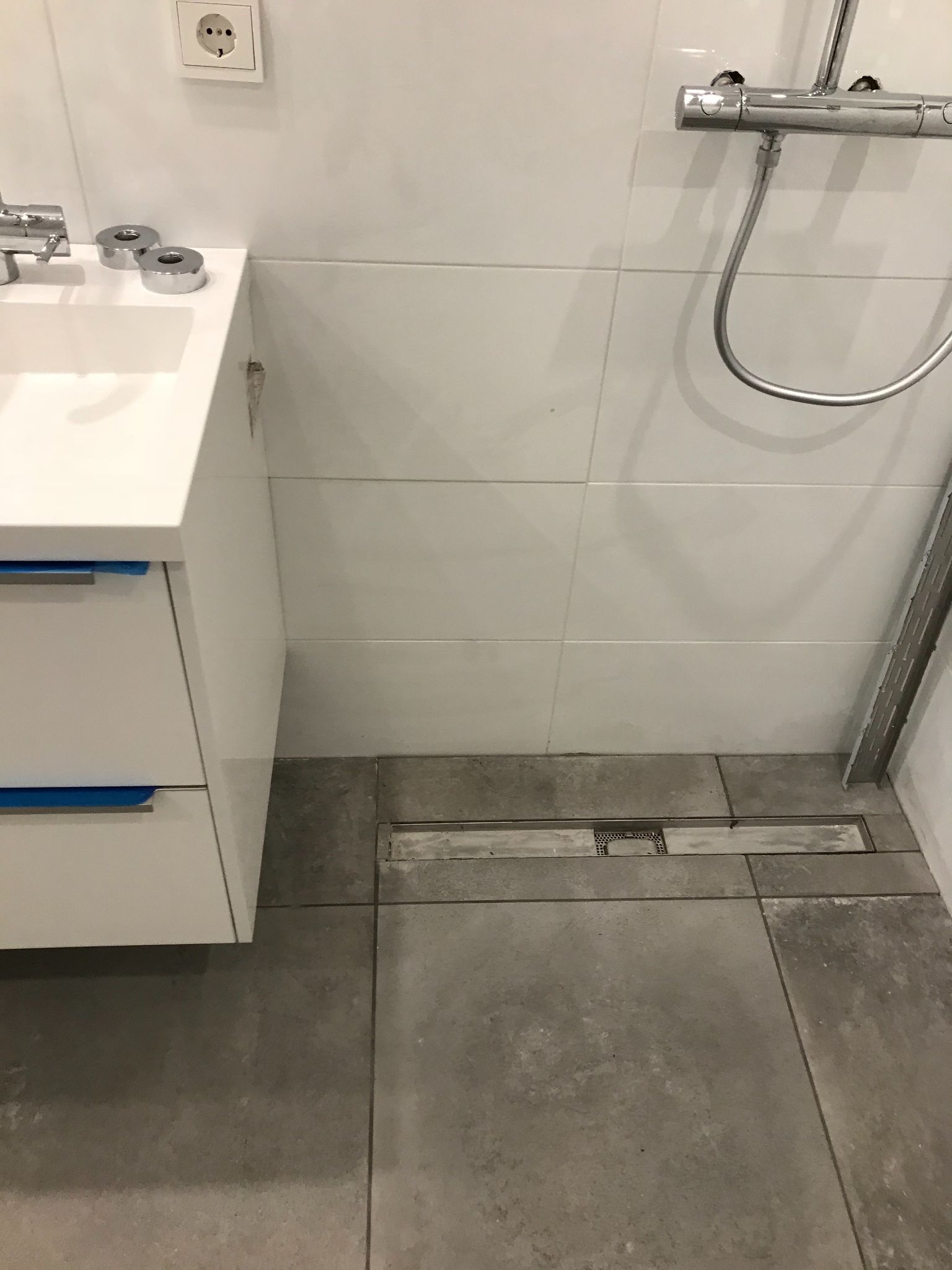 Douchewand Plaatsen Op Tegelvloer / Douchescherm plaatsen 12 stappen