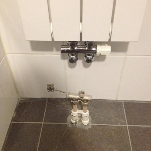 Aansluiten design radiator Werkspot