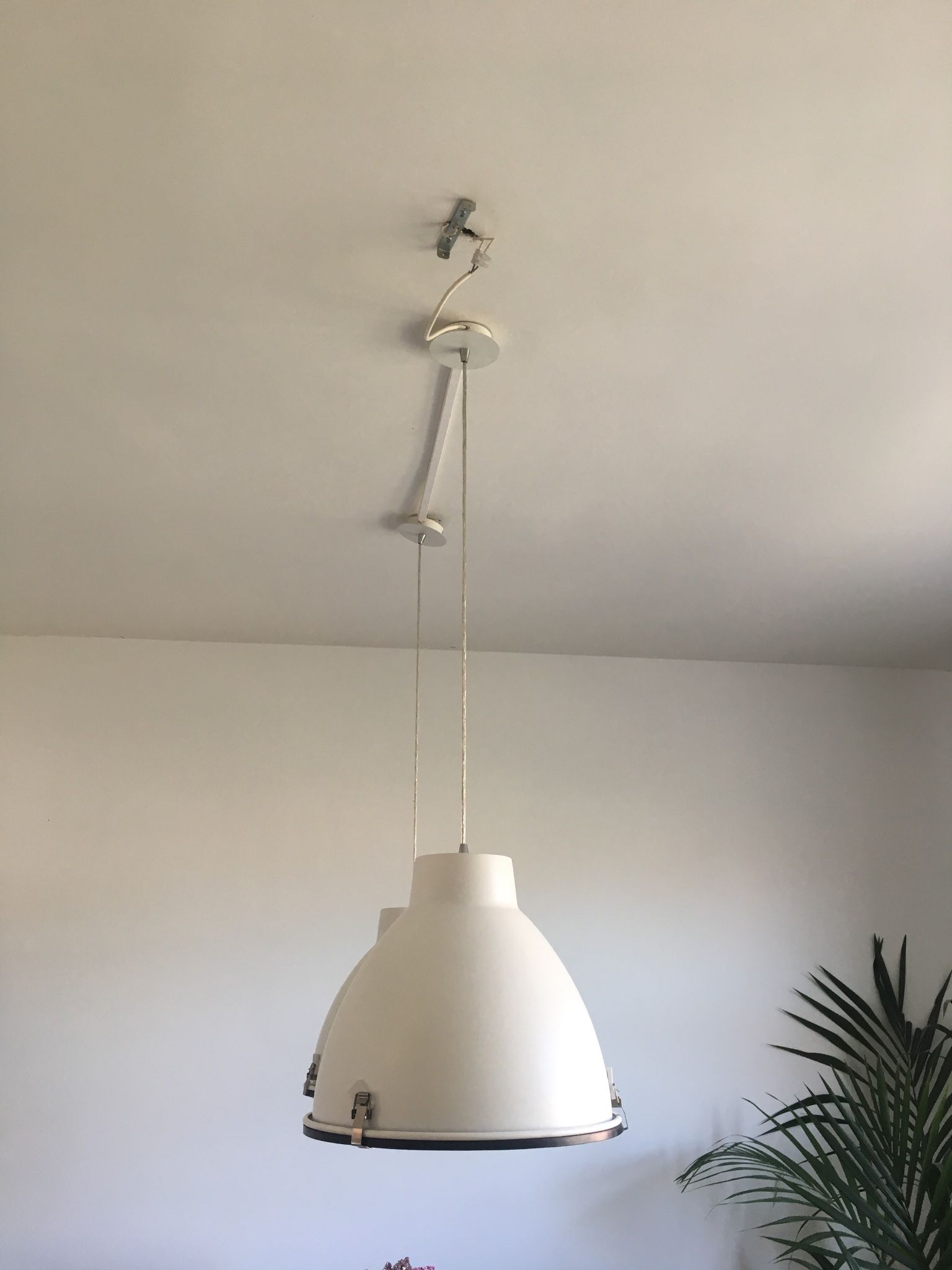 Lamp ophangen en klein stucwerk om gaten te vullen Werkspot