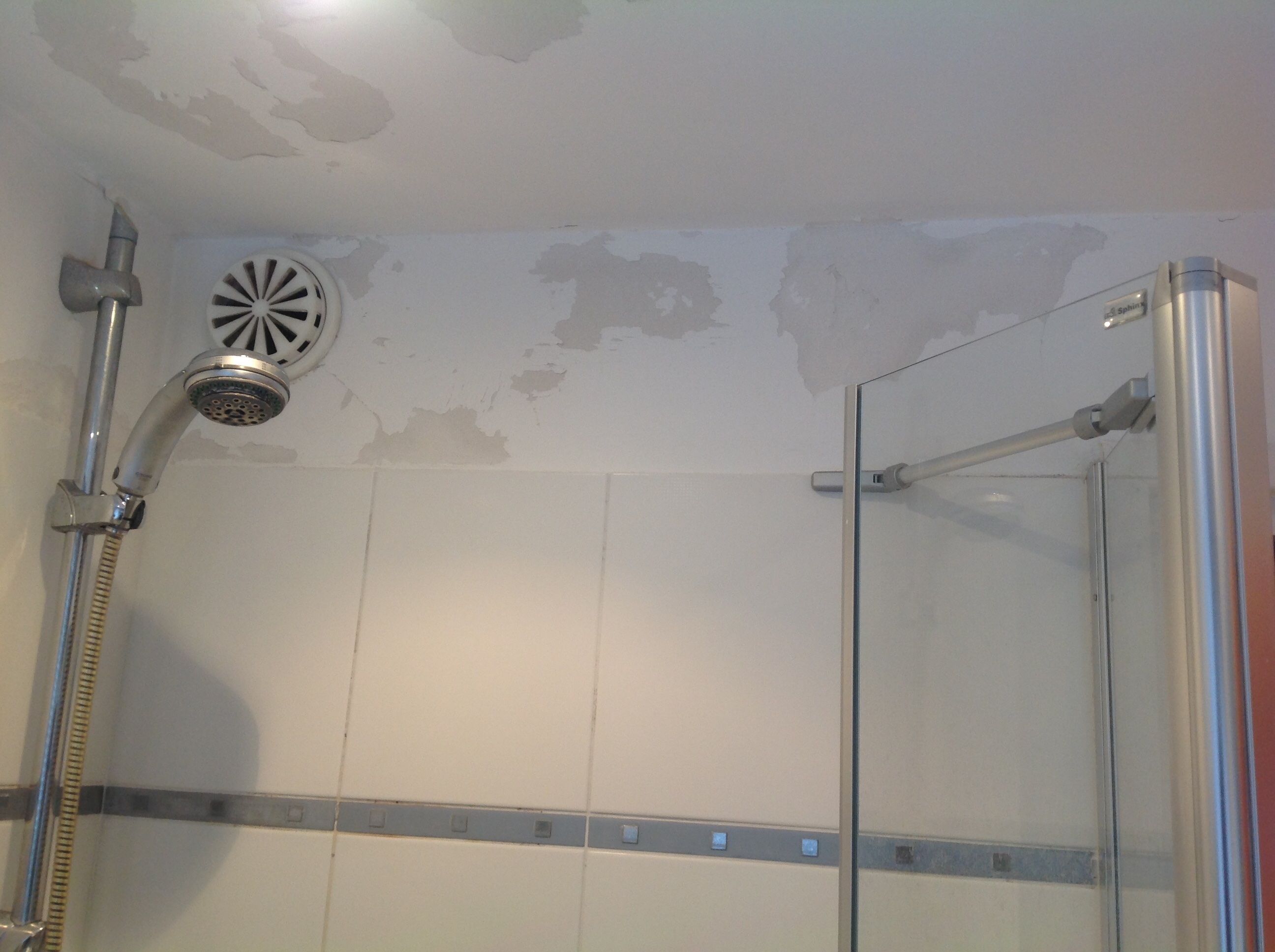 Badkamer Opknappen badkamer plafond +kitten douchebak; 4 m2 Werkspot