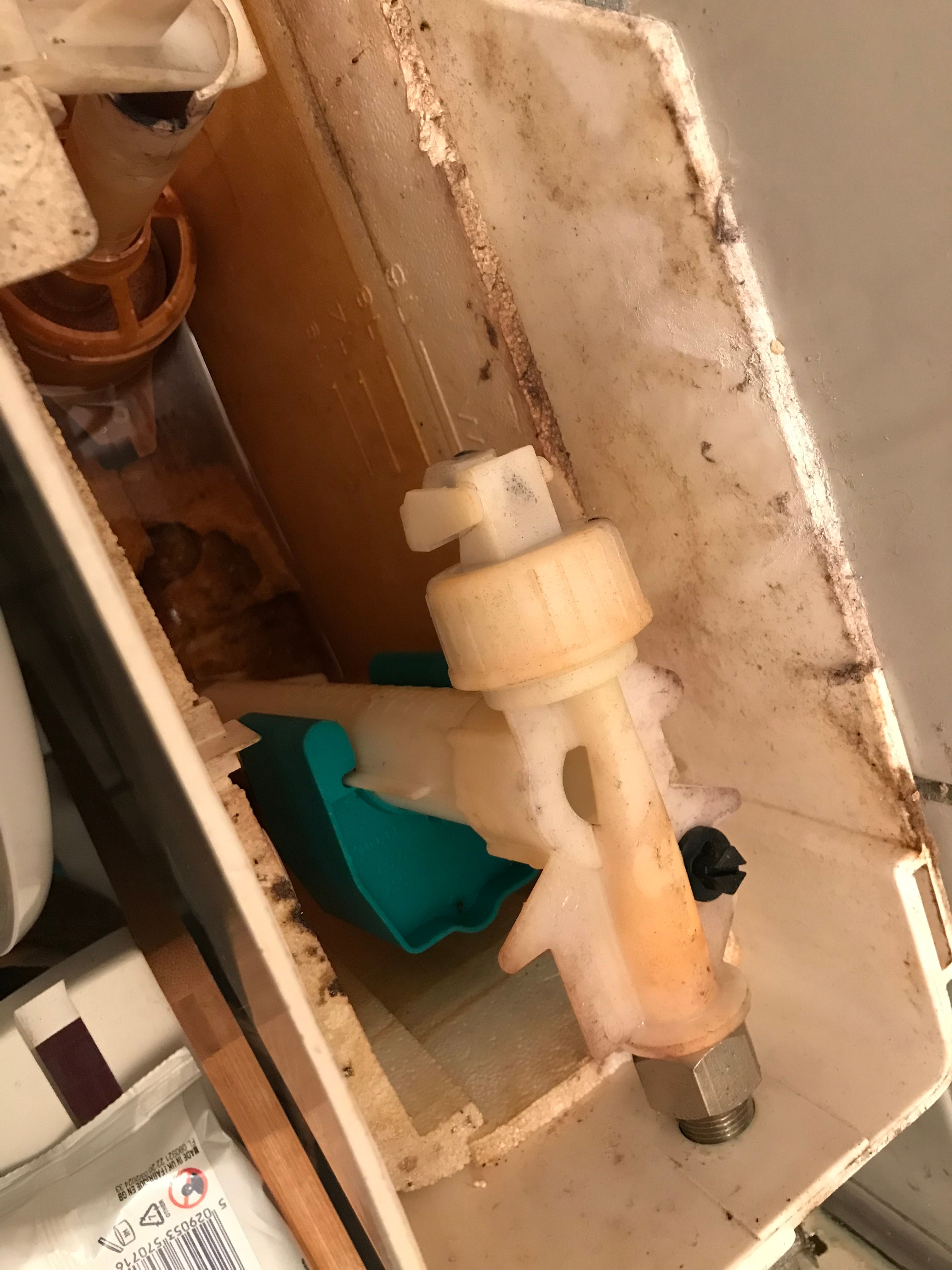 Toilet repareren De vlotter in de WISA stortbak van het toilet moe