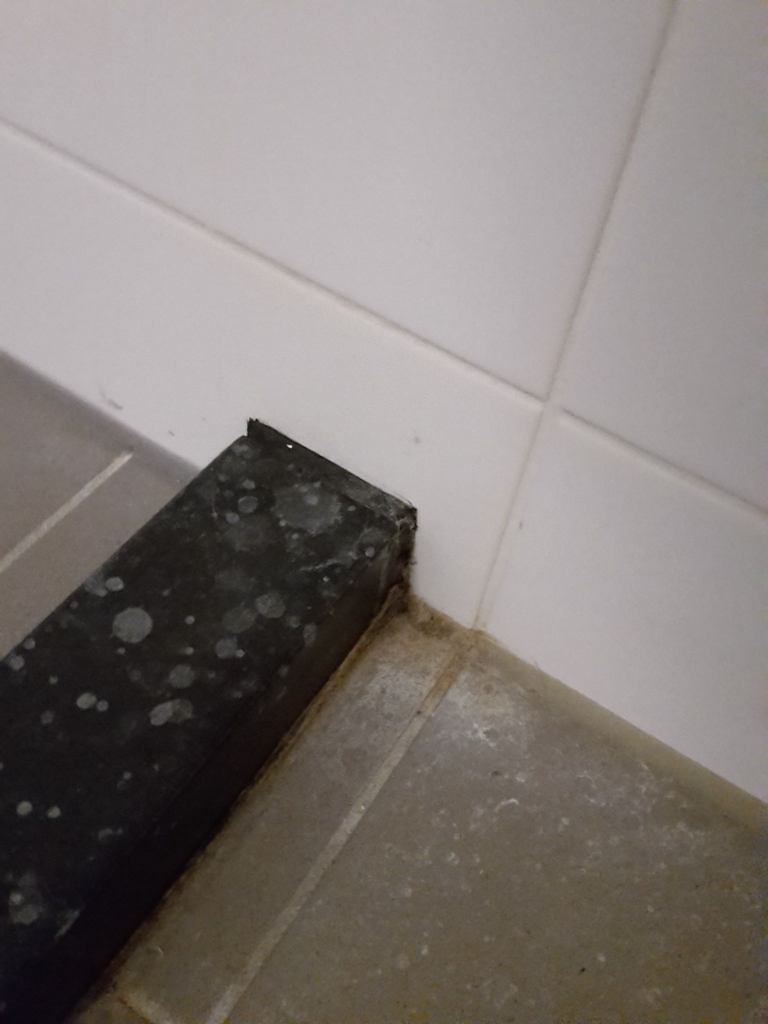 Douchewand en dorpel in douche afkitten Werkspot