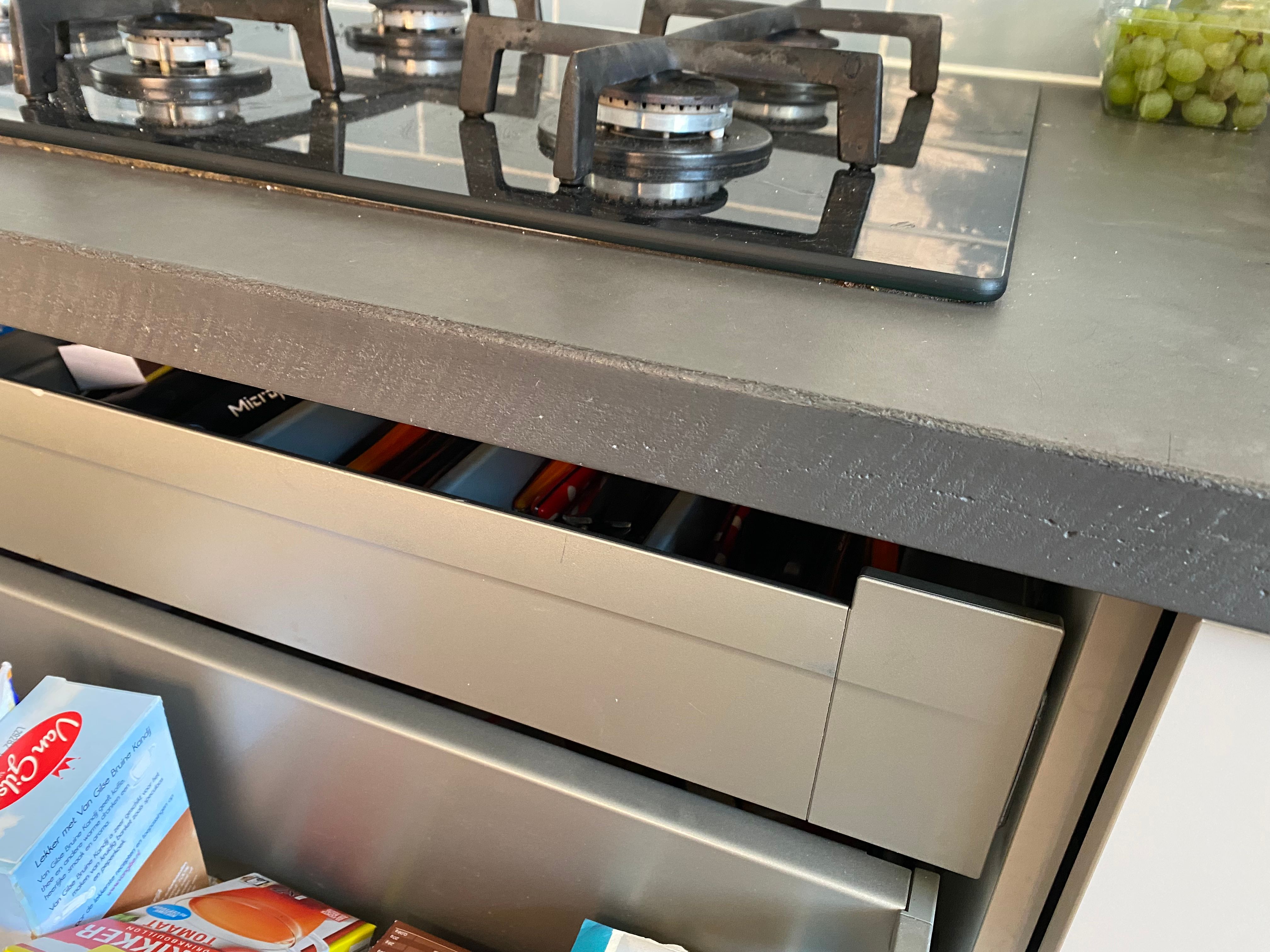Keuken renovatie Uitsparing tbv kookplaat vergroten (Beton blad) Werkspot