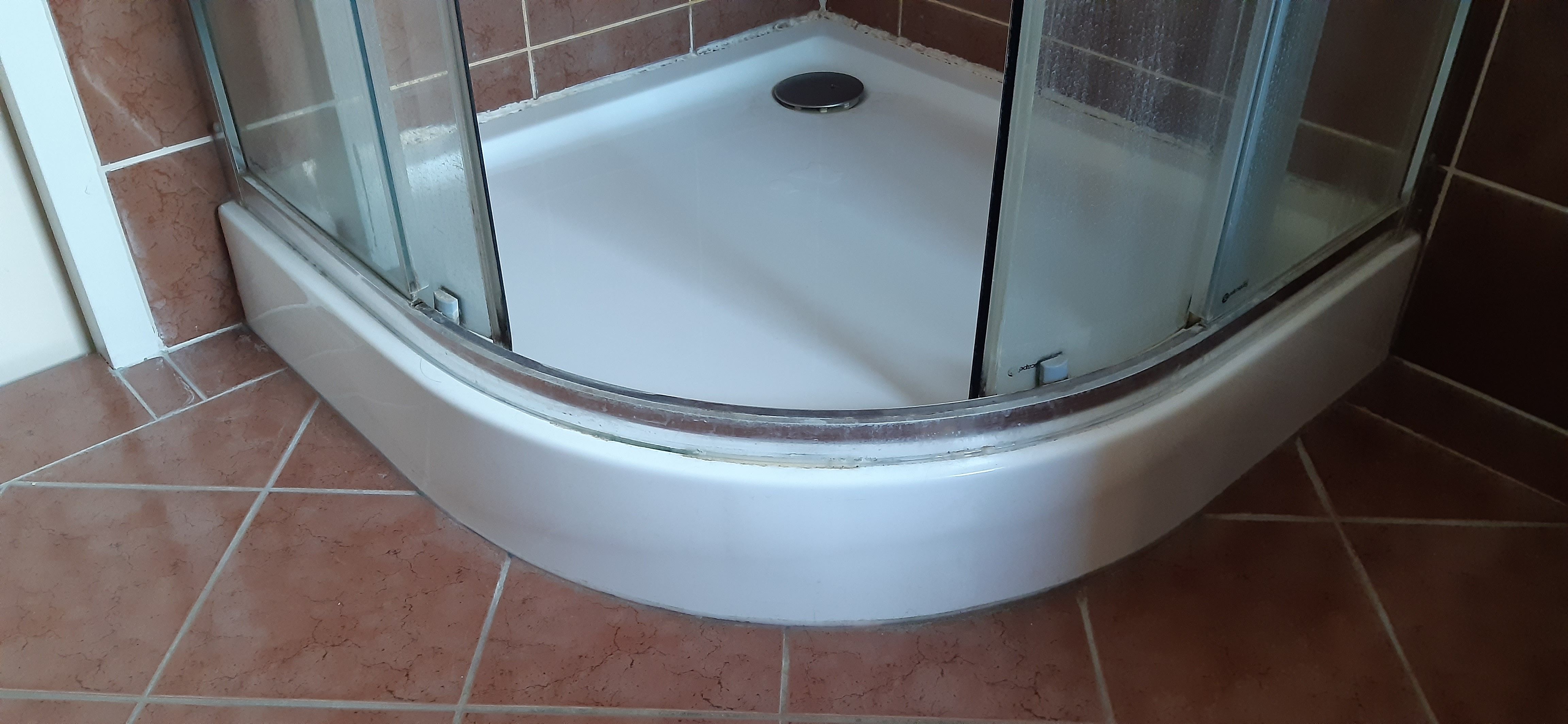 Repareren Vervangen kitrand in douche Werkspot