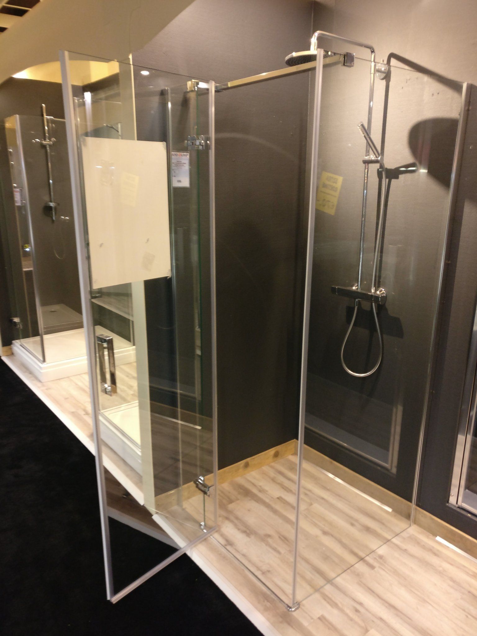 Installeer douchecabine + zeepmandje Werkspot