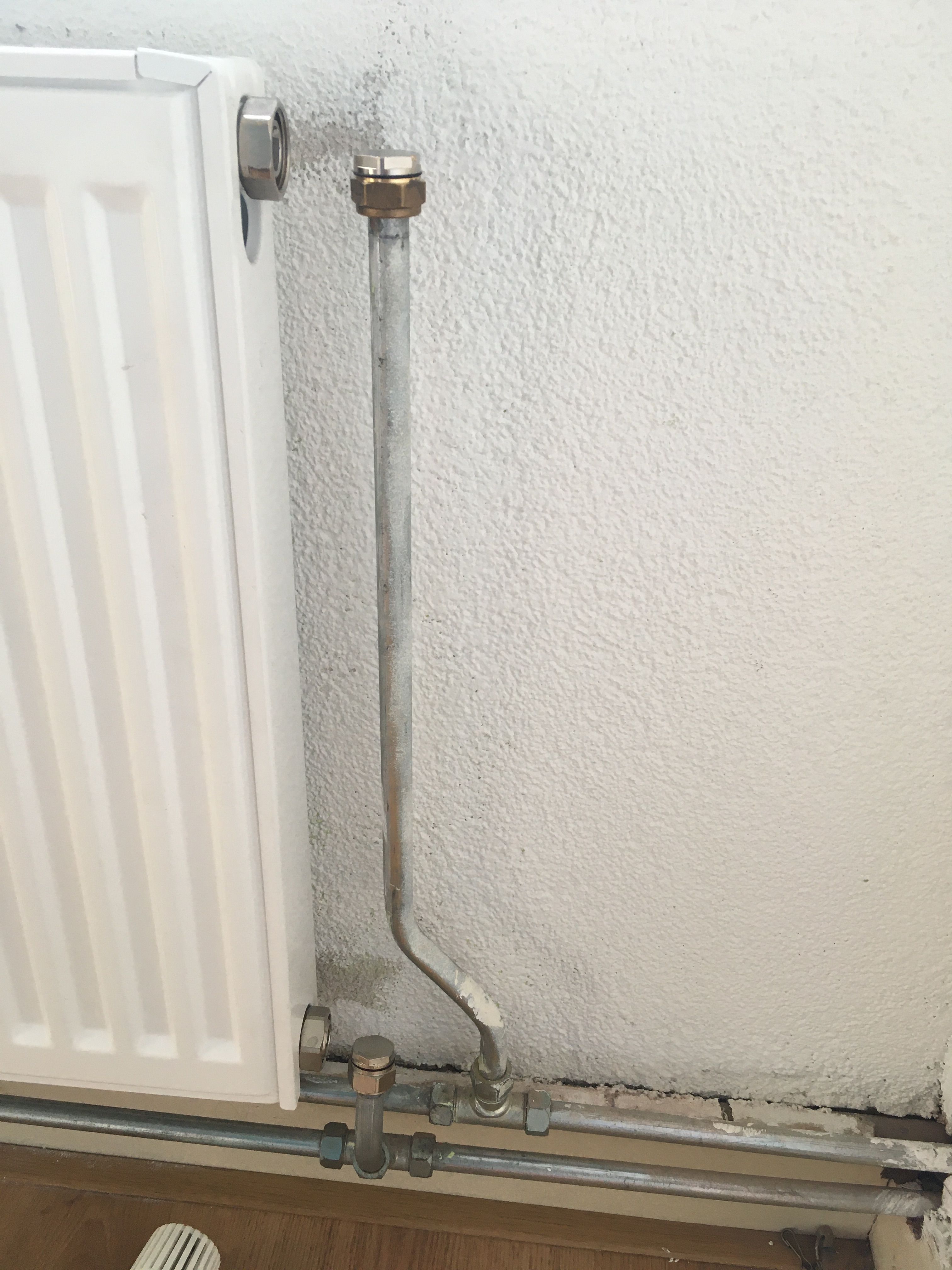 Radiatioren plaatsen of vervangen 1 radiator; Radiator aansluiten Werkspot