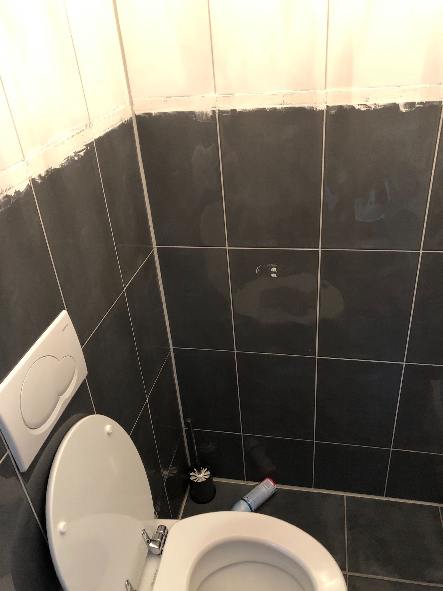 Geef Je Badkamer Een Nieuwe Look: Stucen Over Tegels