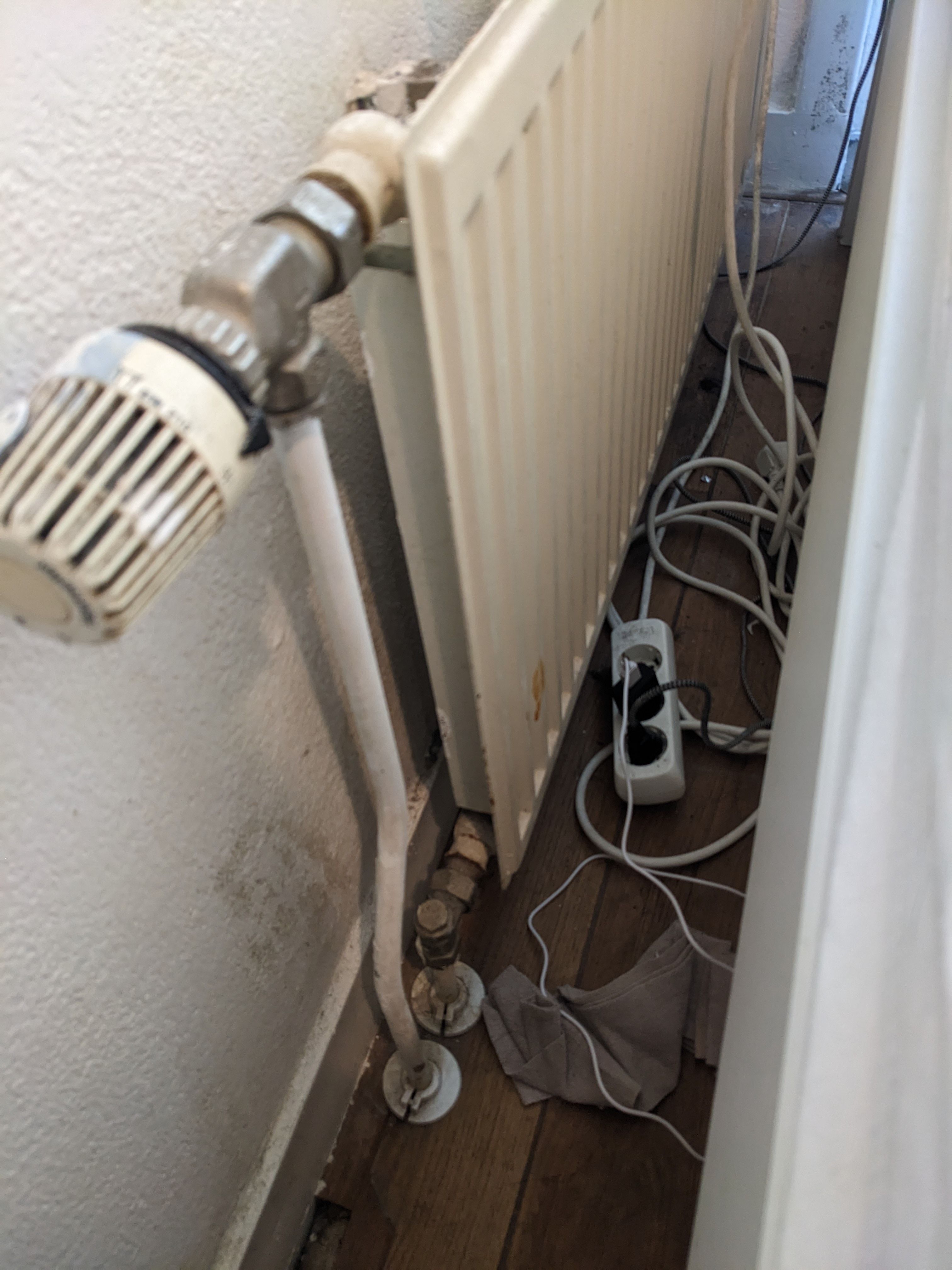 Radiatioren plaatsen of vervangen 1 radiator; Verwijderen en afdoppen Werkspot