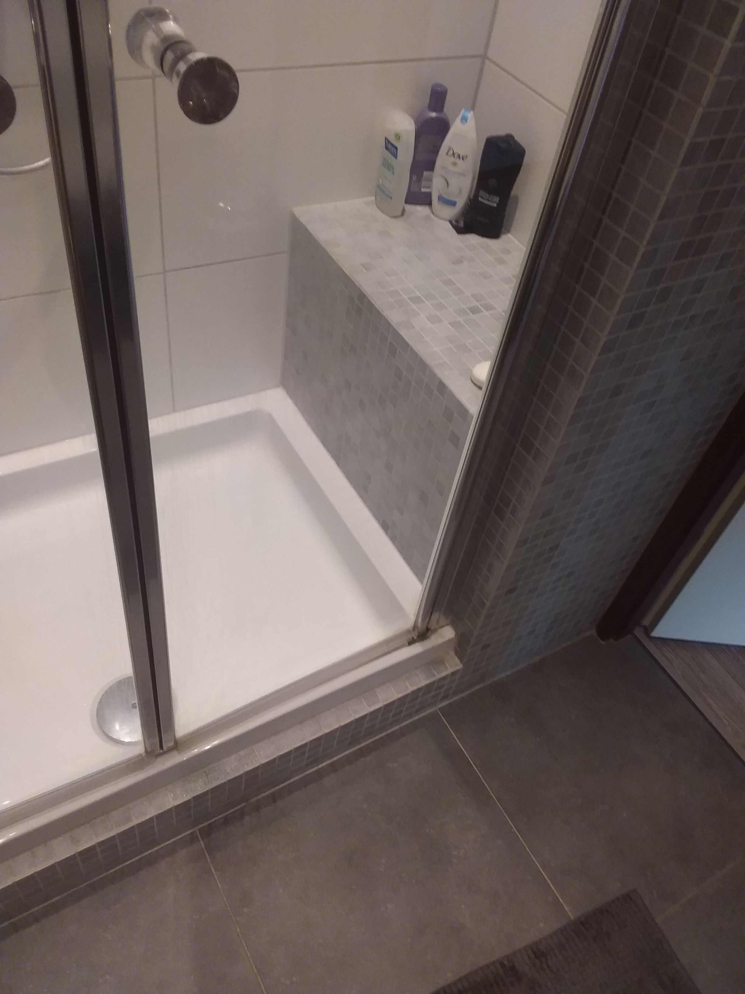 Badkamer 4 m2; Douche vervangen voor inloopdouche Werkspot