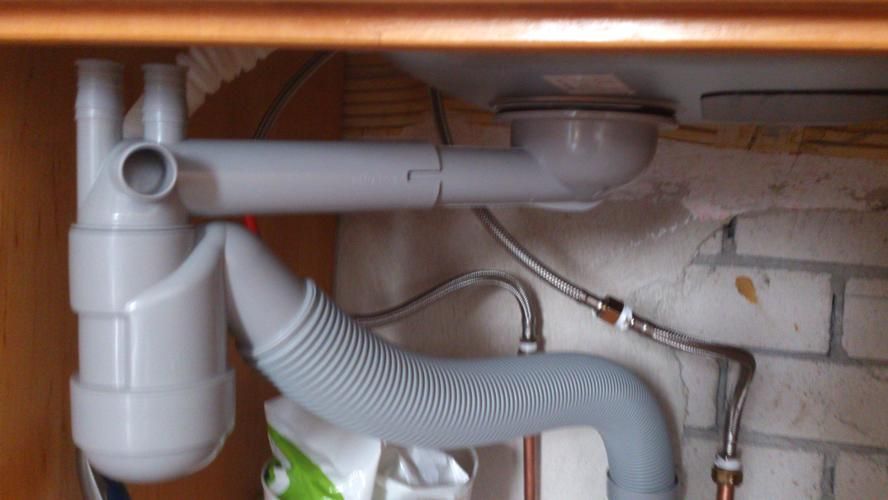 keuken afvoer water loopt niet weg en leiding lekt Werkspot