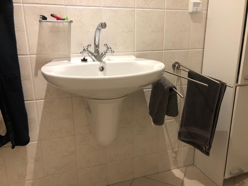 Kraan 1 kraan; Badkamer; Kraan vervangen plus badmeubel plaatsen