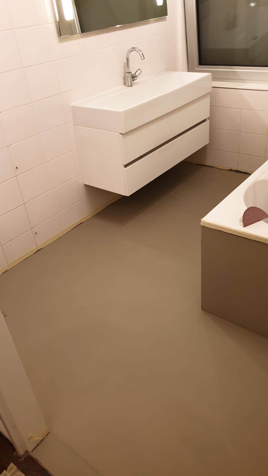 Kitten Toilet, Douche, Bad, microcement vloer Werkspot