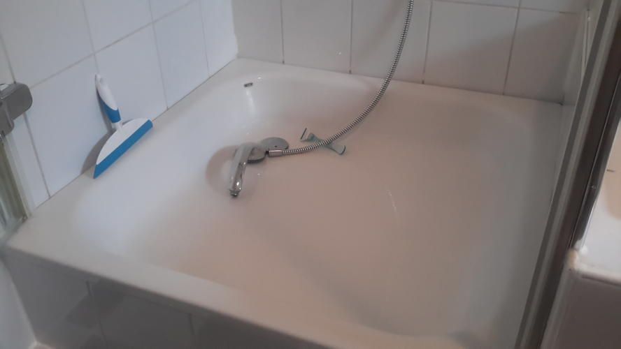 Douche cabine voegen en kit herstellen, enkele tegels vervangen