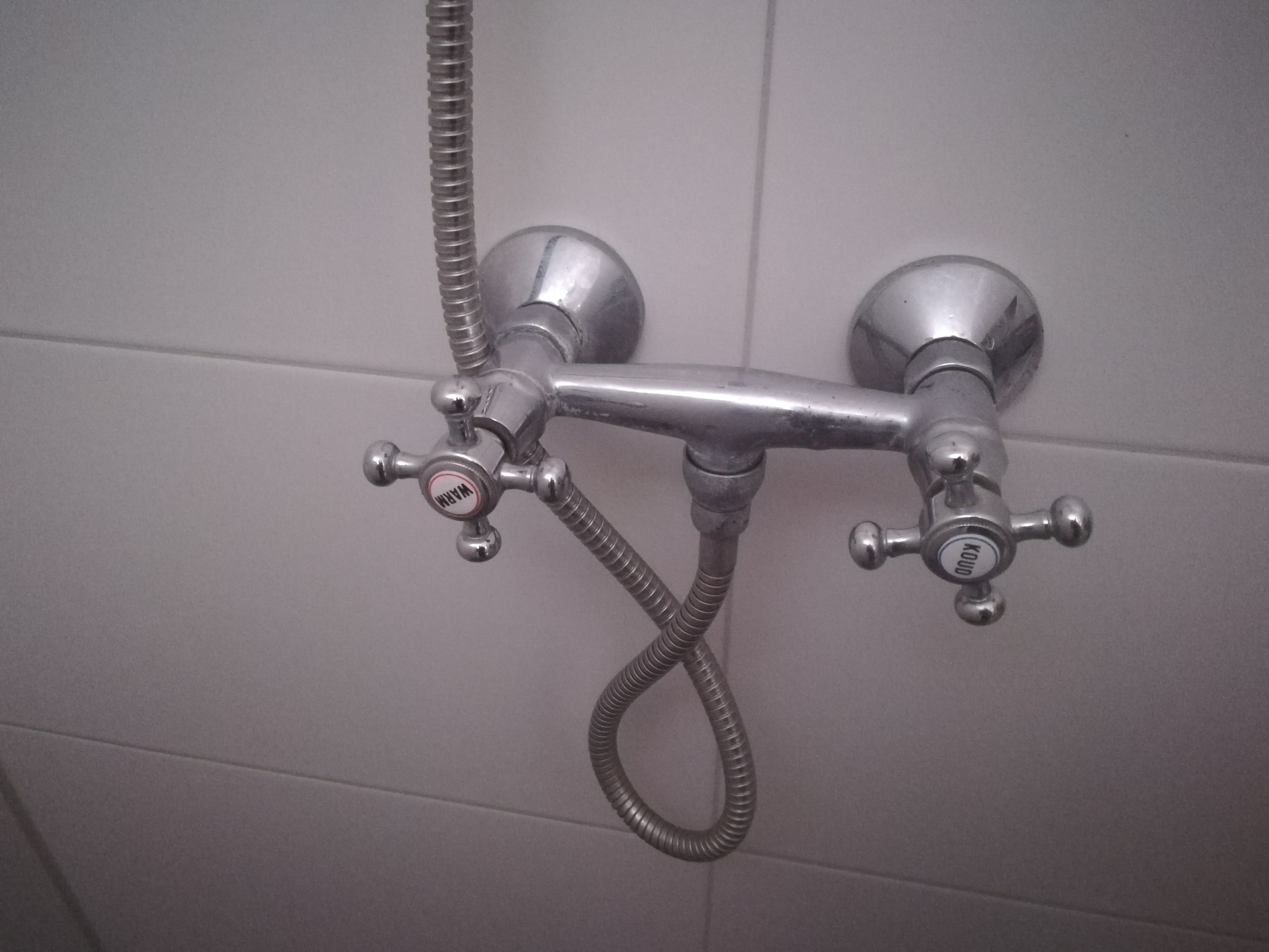 Kraan 2 kranen; Badkamer; Kranen installeren Werkspot