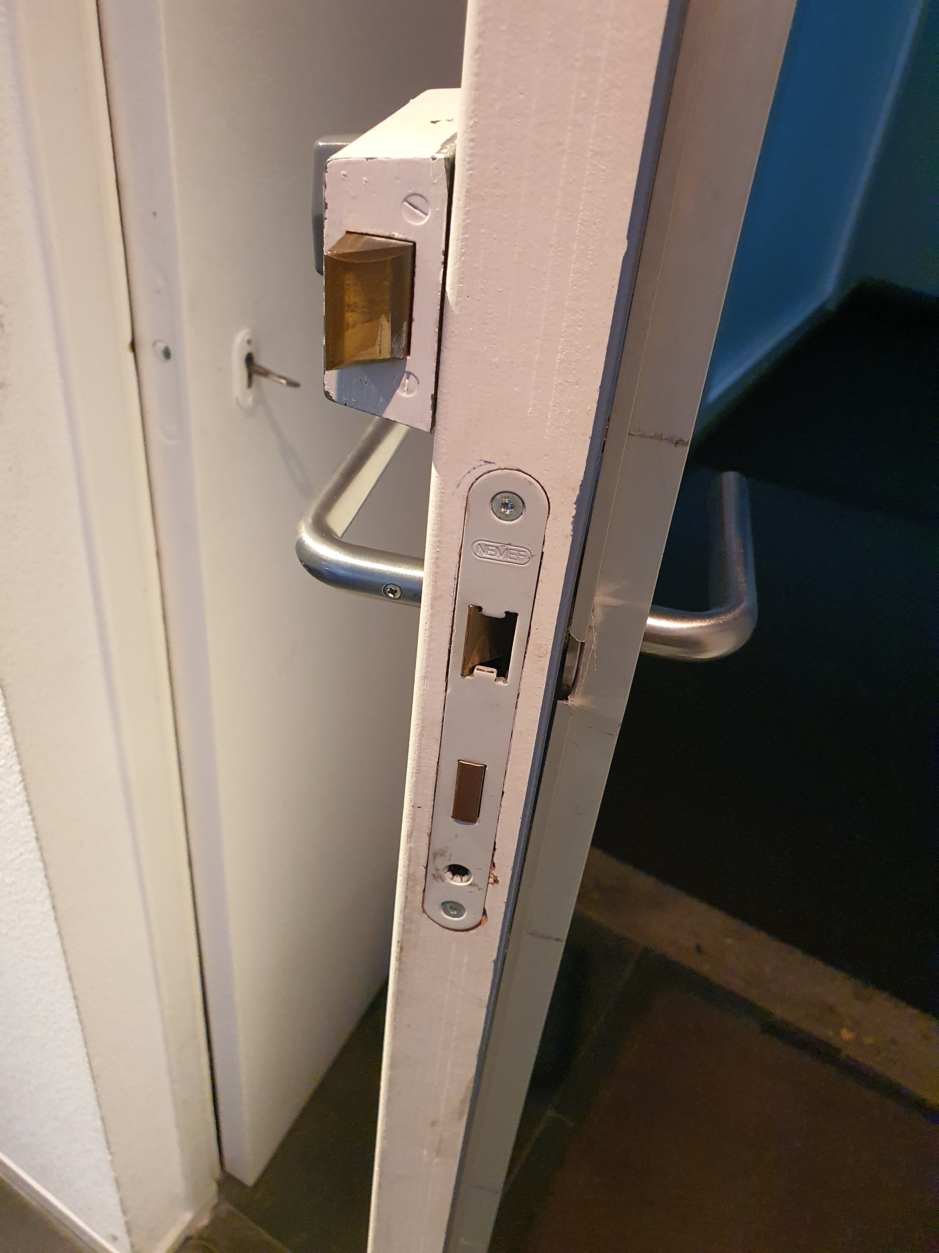 Sloten 1 slot; Nieuw slot plaatsen, Nieuw beslag in de deur èn in... Werkspot
