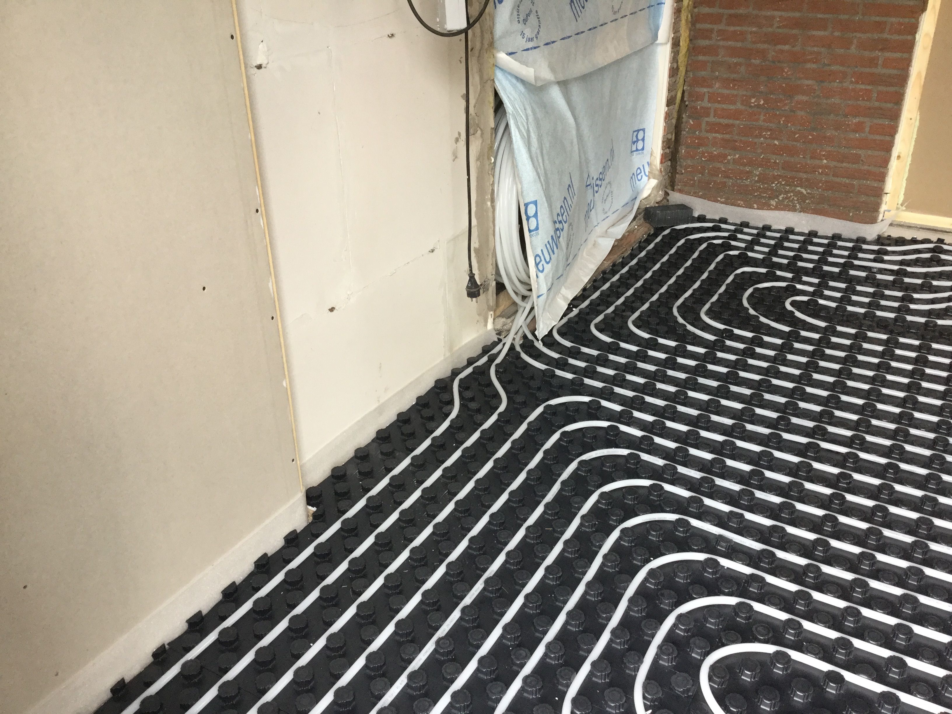 vloer-verwarming-20-m2-alleen-vloerverwarming-aansluiten-aan-verw