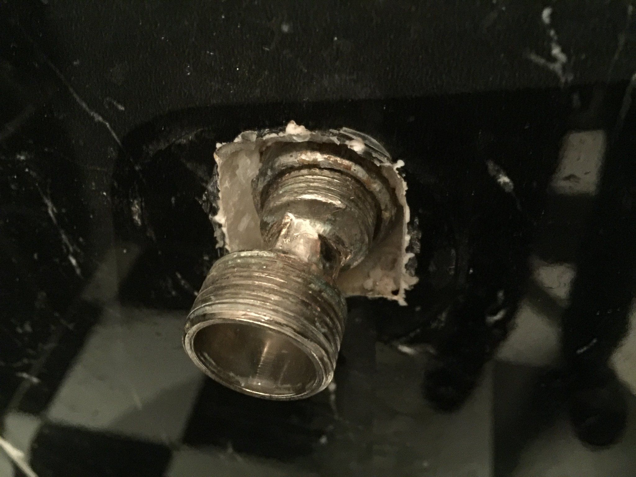 Skoppeling badkamer losmaken en nieuwe thermostatische kraan plaatsen