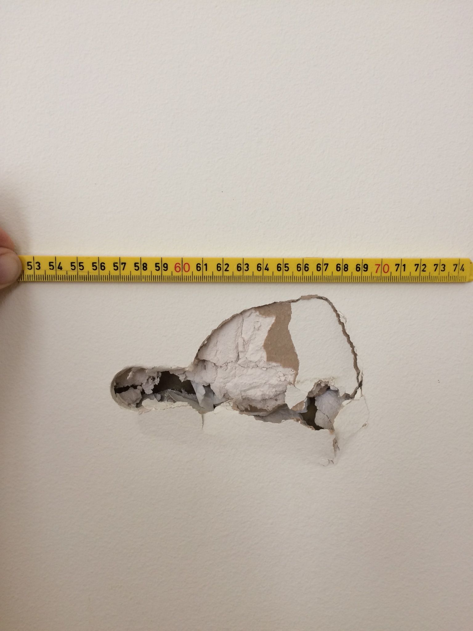 Gat in de muur (gipsplaat) herstellen Werkspot Gat in de muur (gipsplaat) herstellen Werkspot