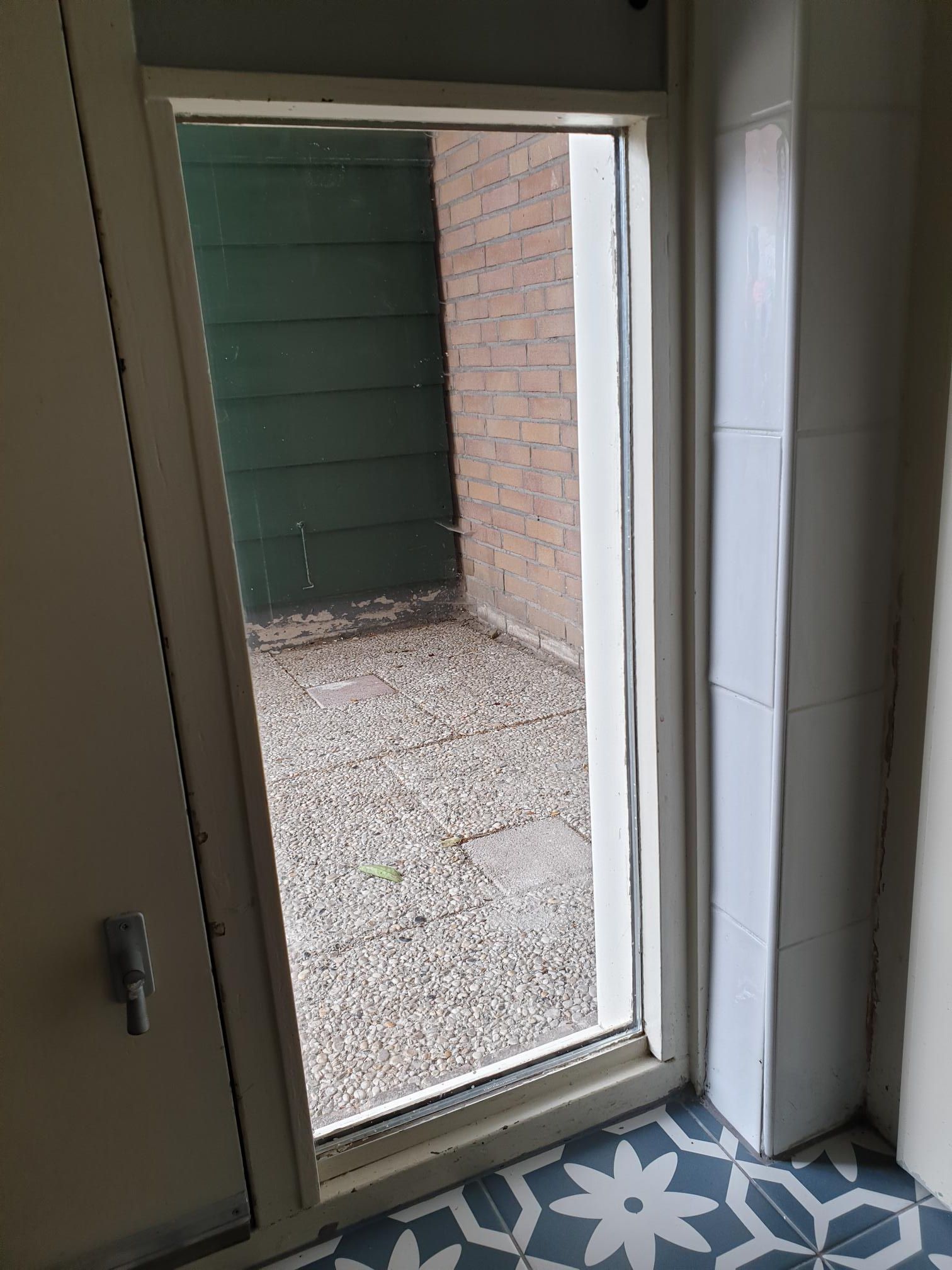 Kattenluik in glas plaatsen Werkspot