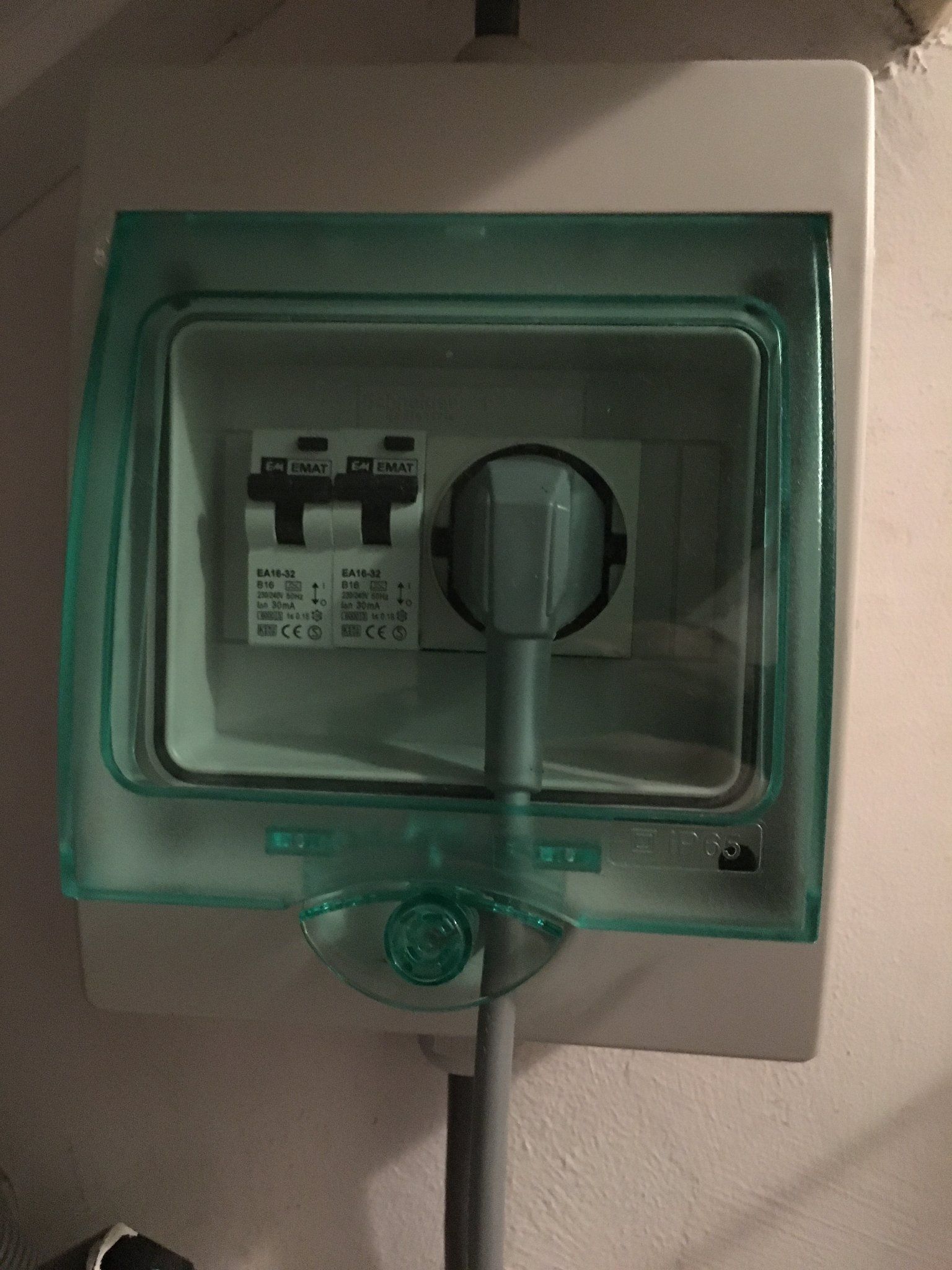 Aardlekschakelaar plaatsen en inbouwspots op dimmer installeren Werkspot