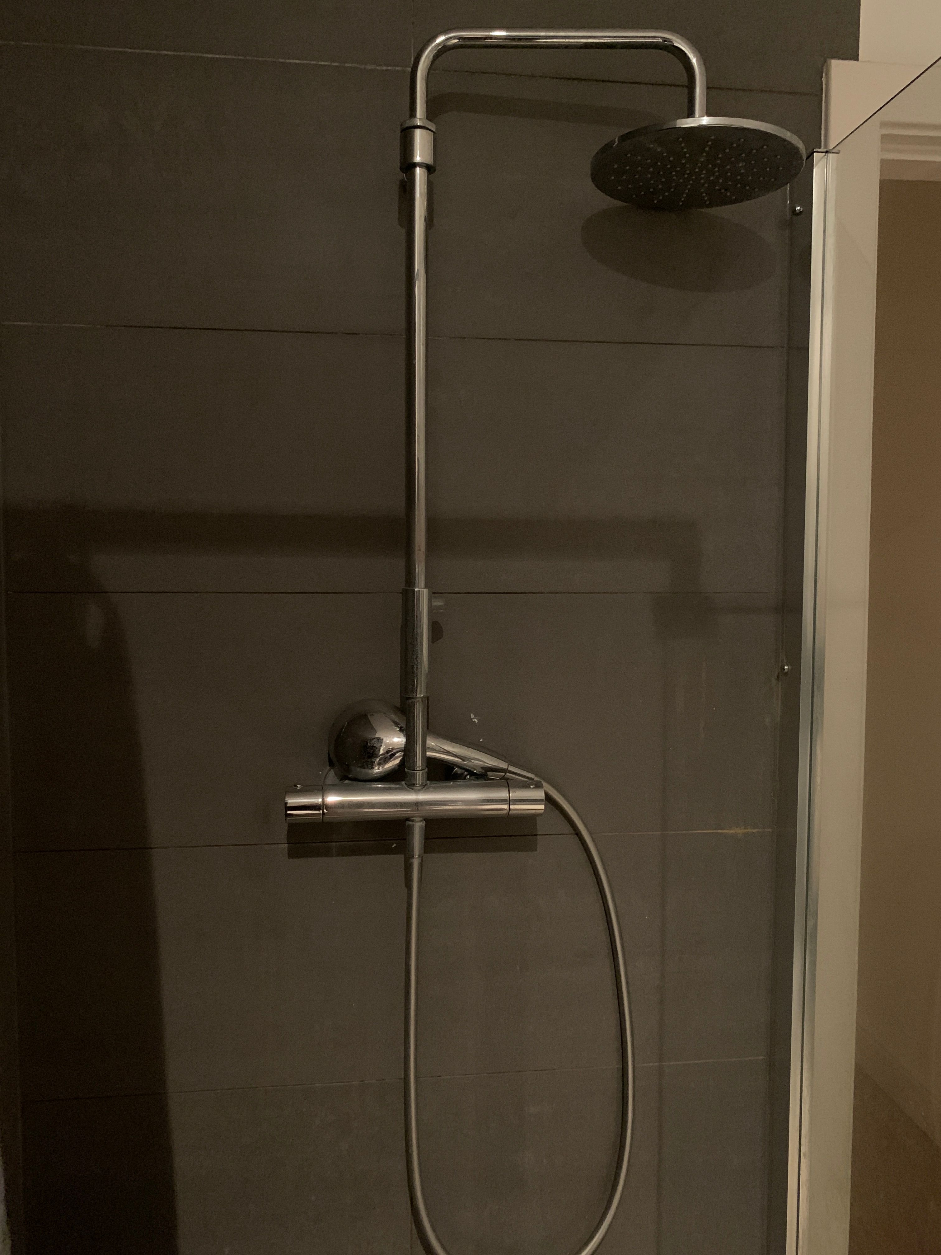 Badkamer regendouche set en keuken kraan vervangen Werkspot