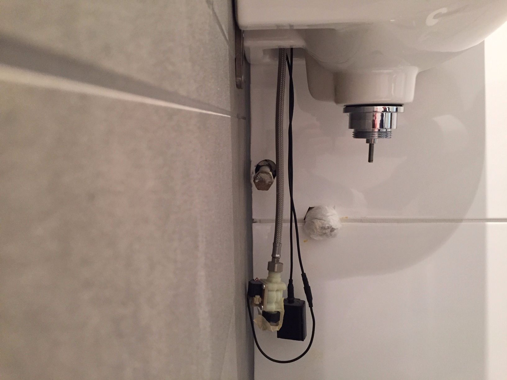 aansluiten water en installeren sifon/afvoer wasbak wc - Werkspot