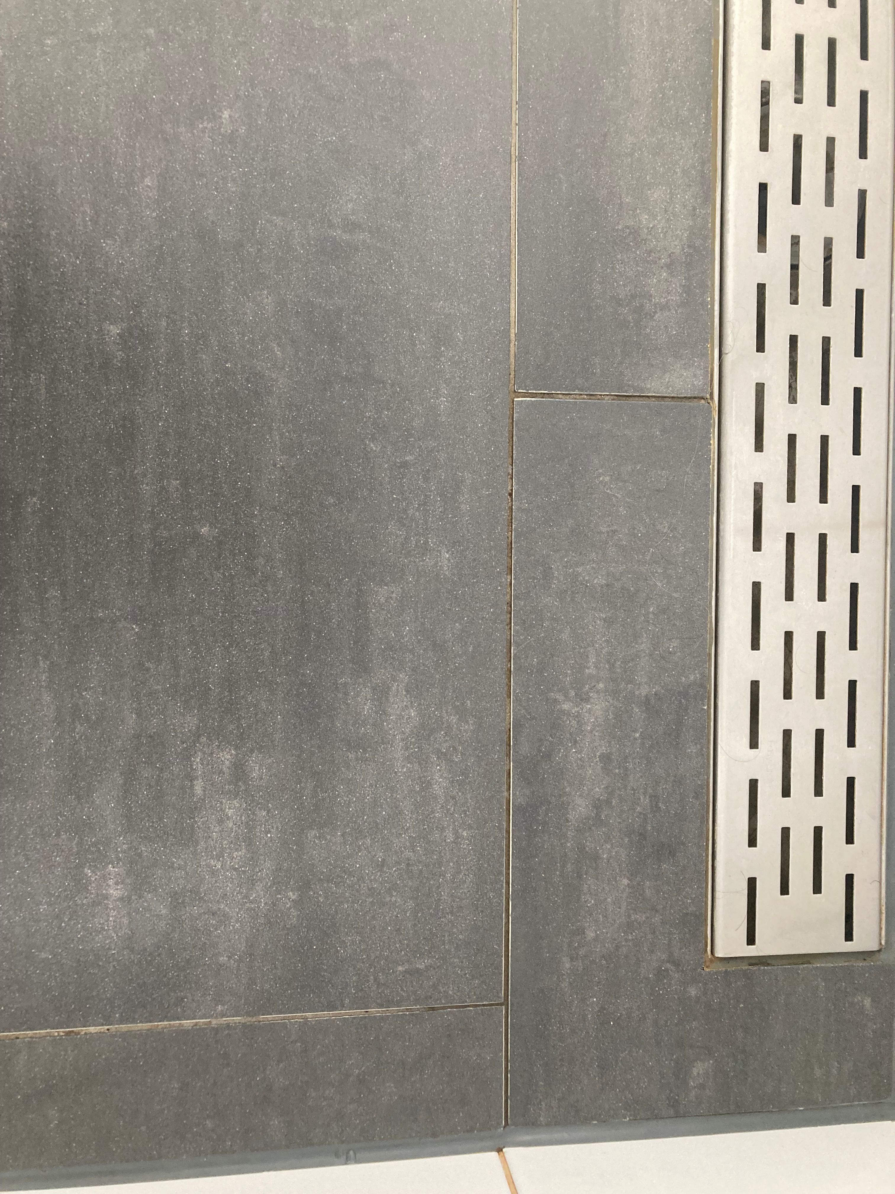 Badkamer Badkamer tegels voegen en opnieuw kitten Werkspot