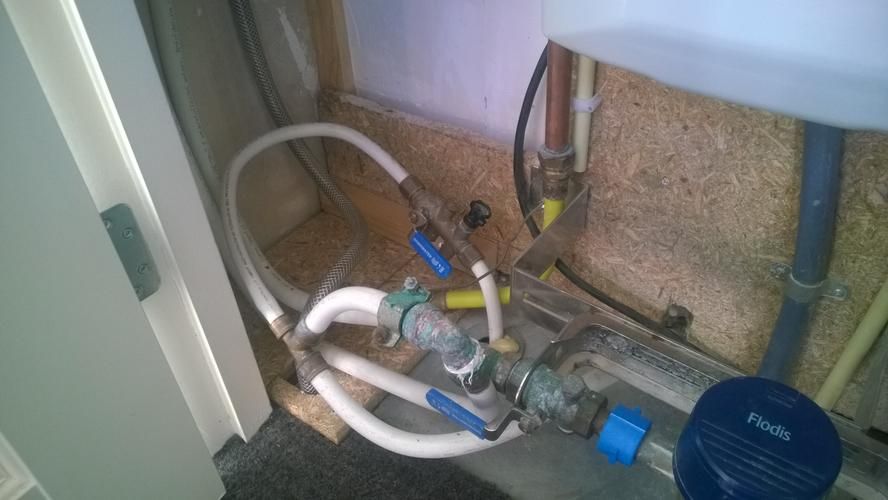 Plaatsen en aansluiten van een DAB hydrofoorpomp Easybox mini - Werkspot