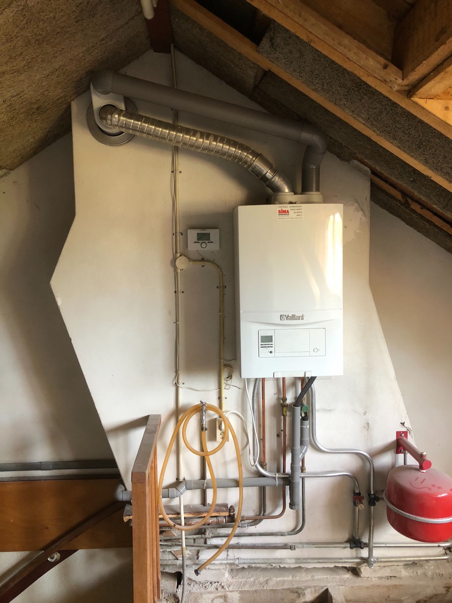 Cv ketel aansluiten op gas water aanvoer en rookgasafvoer plaatsen Werkspot