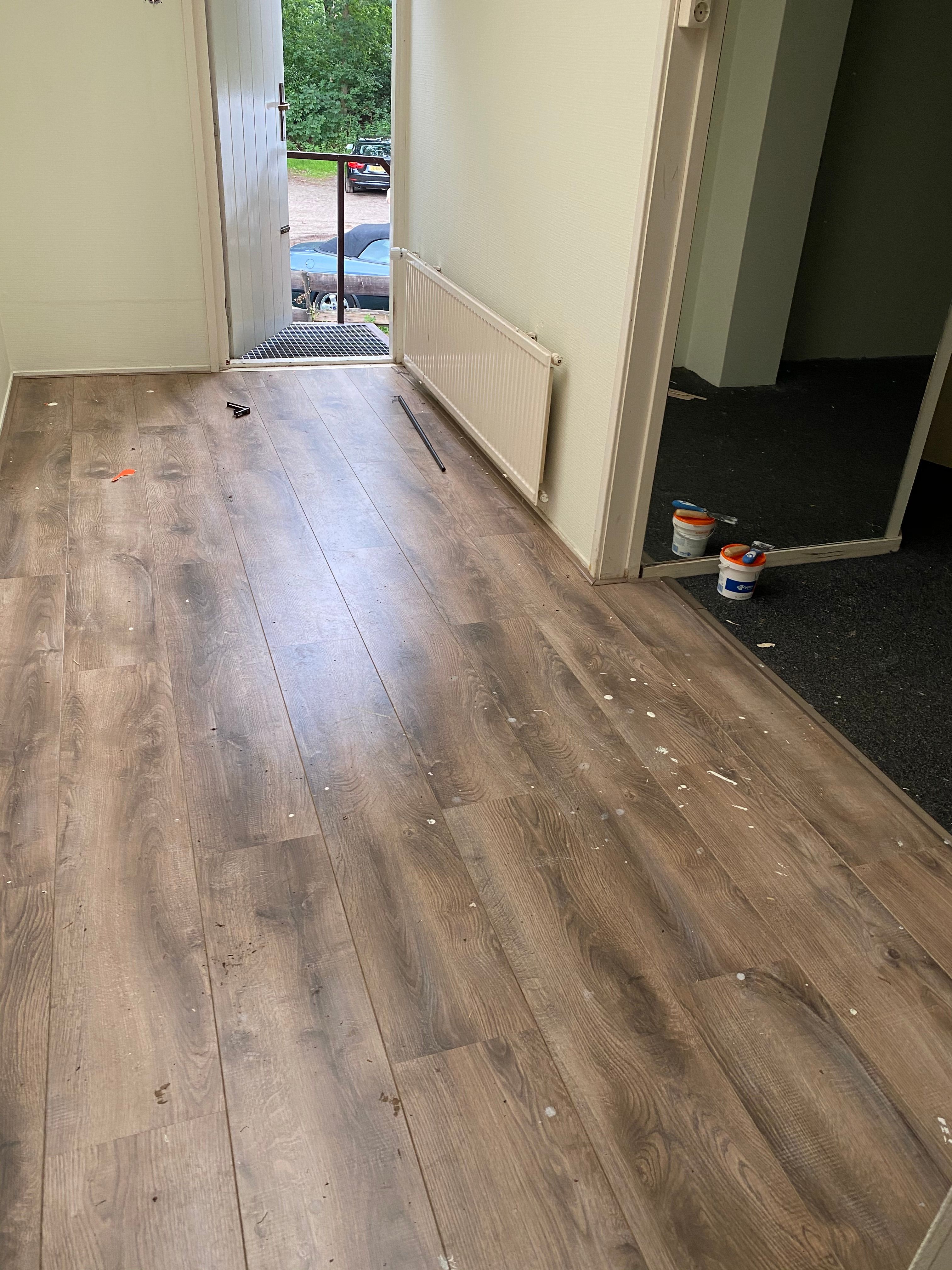 vloer-verwijderen-70-m2-laminaat-35m2-en-tapijt-35m2-werkspot